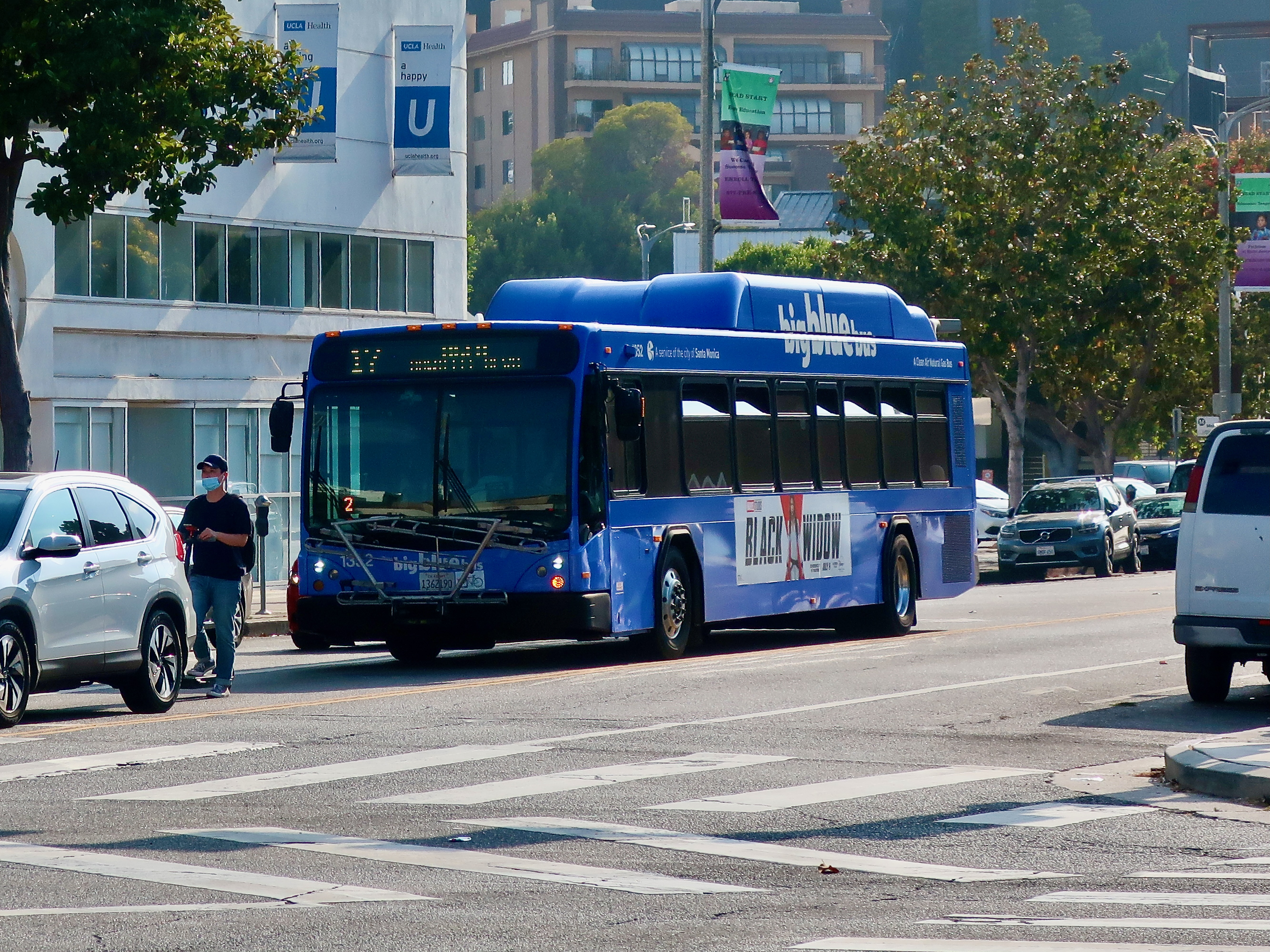 Big Blue Bus Gillig BRT CNG 40' 1352