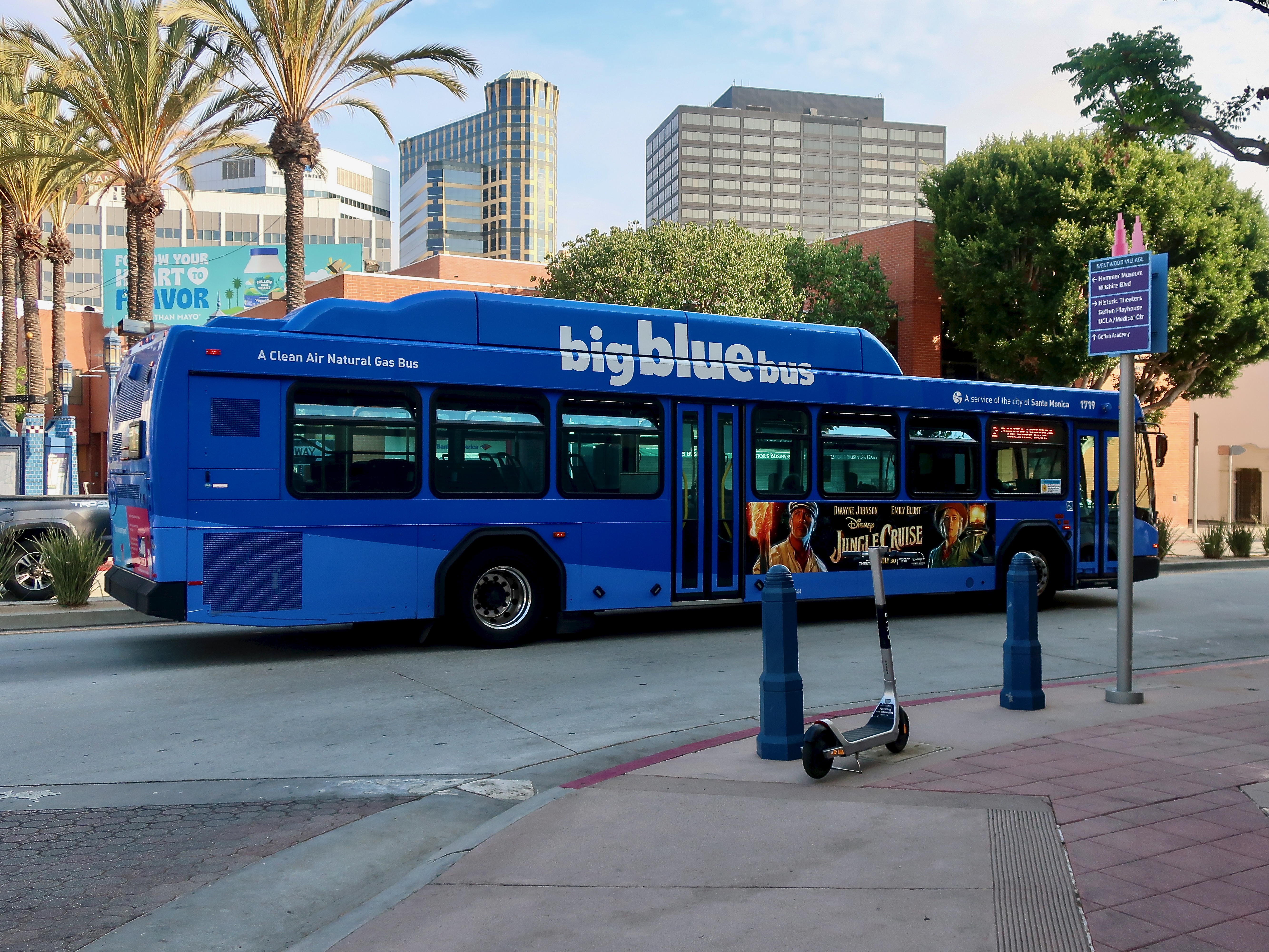 Big Blue Bus Gillig BRT CNG 40' 1719