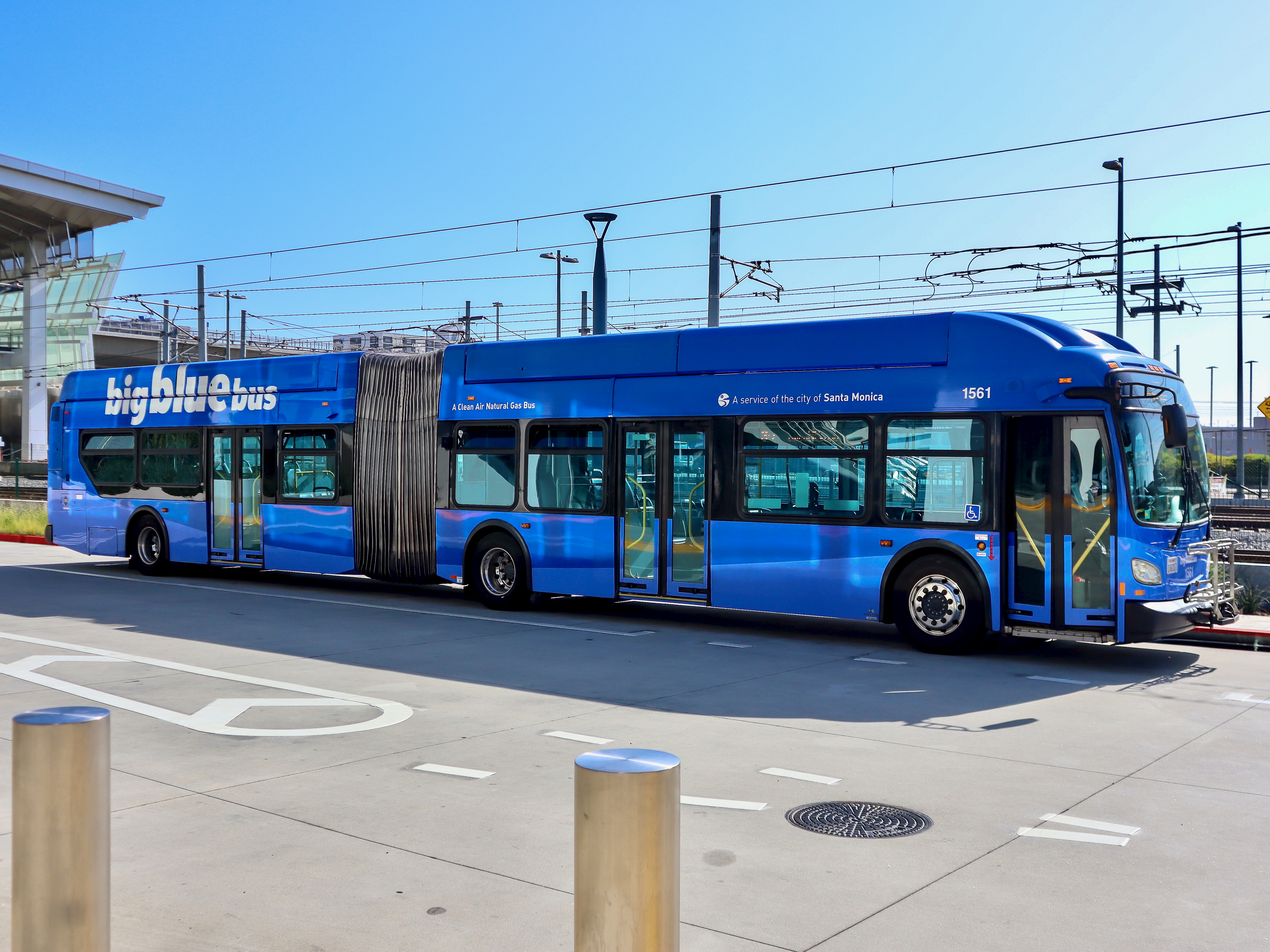 Big Blue Bus XN60 1561
