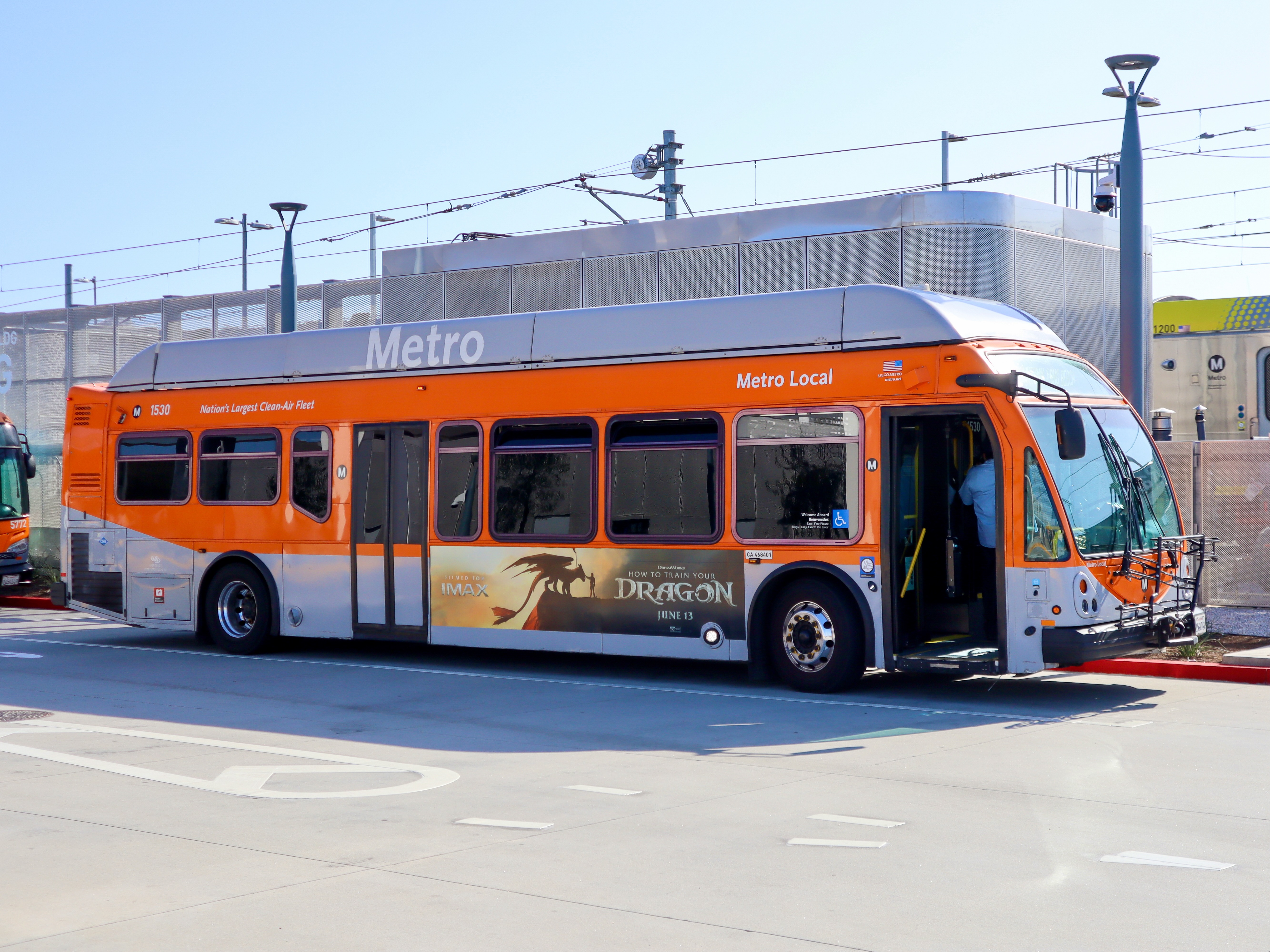 Metro Los Angeles Axess BRT 40' 1530