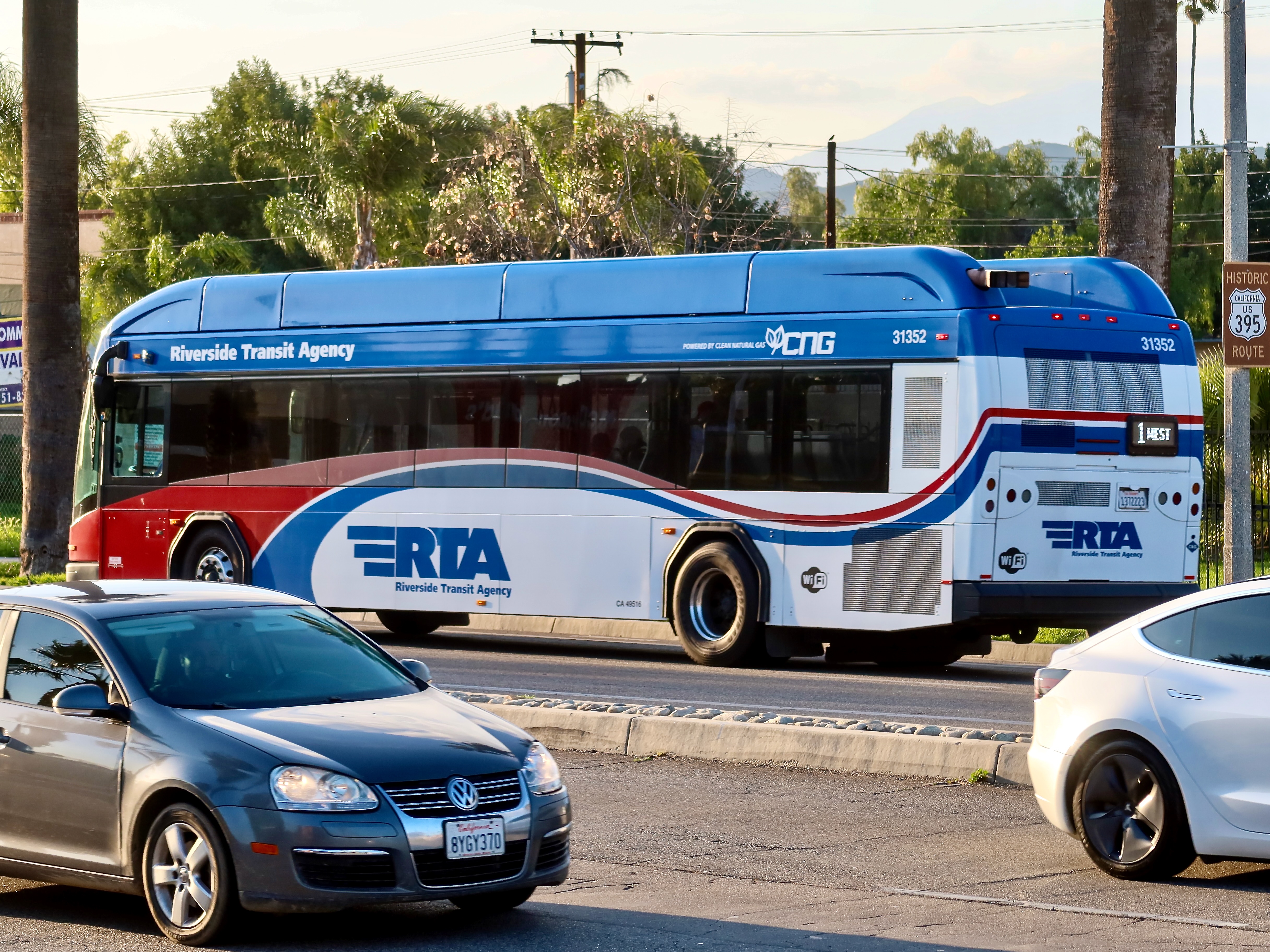 RTA Gillig BRT Plus CNG 40' 31352
