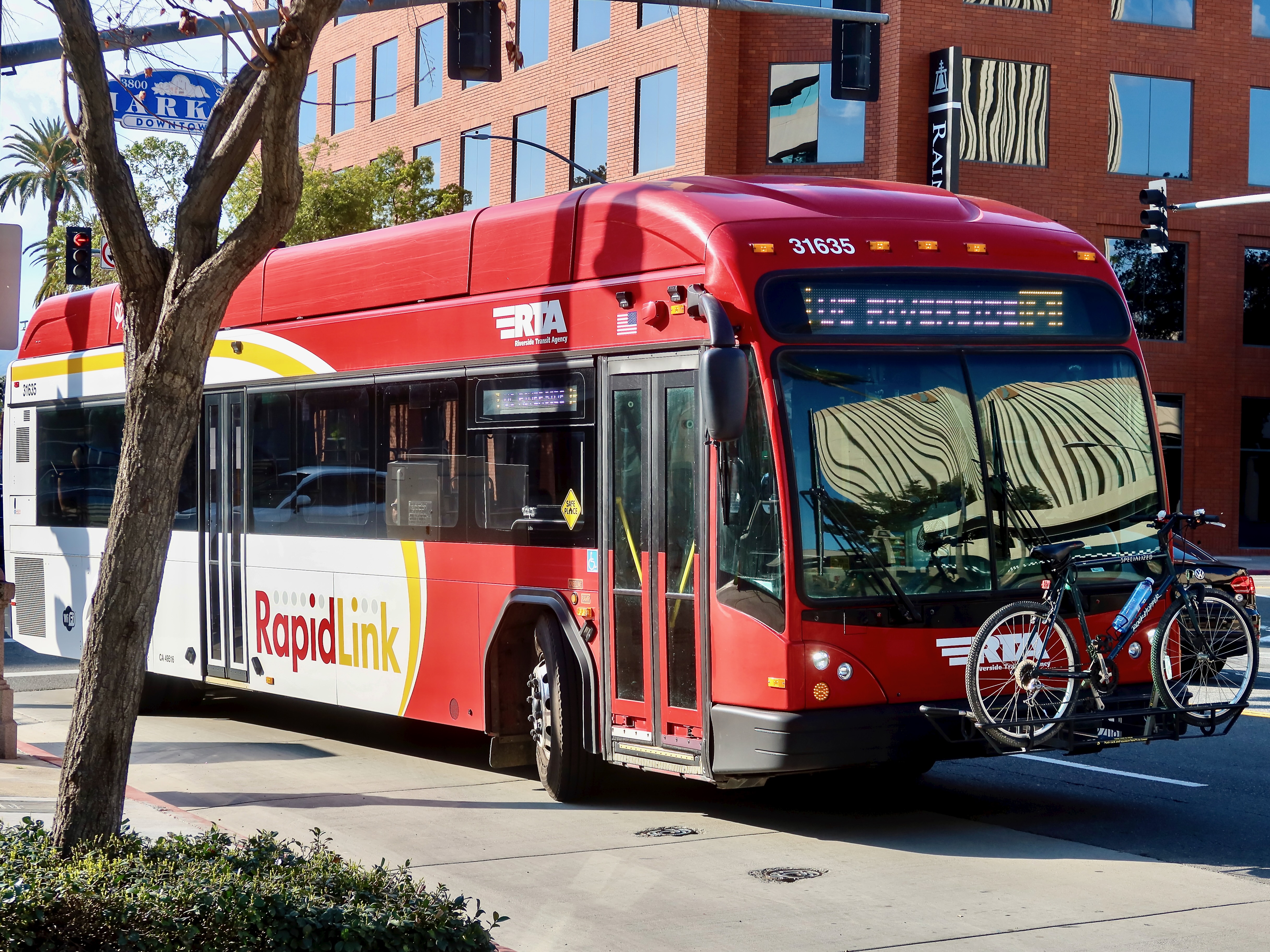 RTA Gillig BRT Plus CNG 40' 31635
