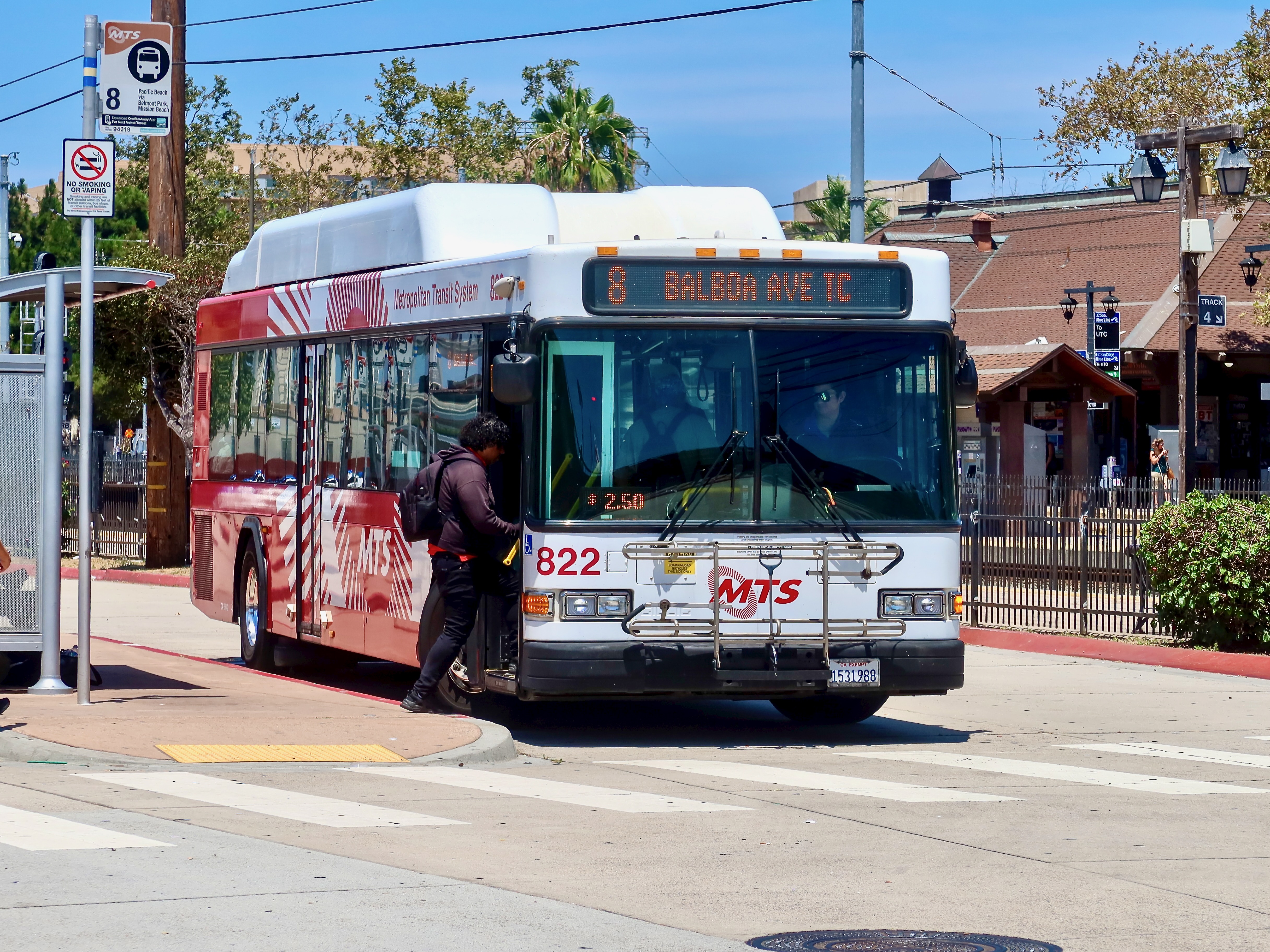 MTS Gillig Low Floor CNG 40' 822