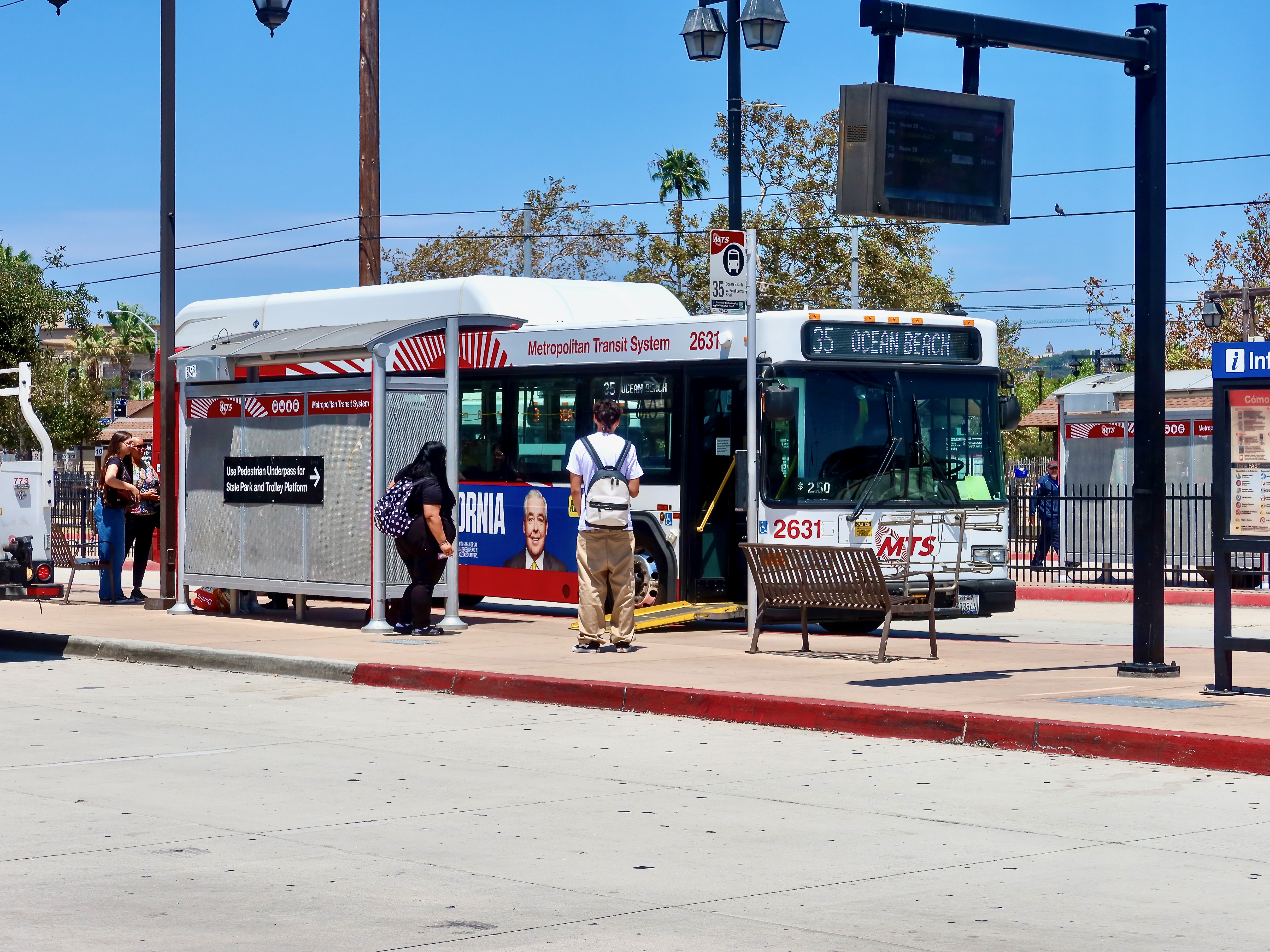 MTS Gillig Low Floor CNG 40' 2631