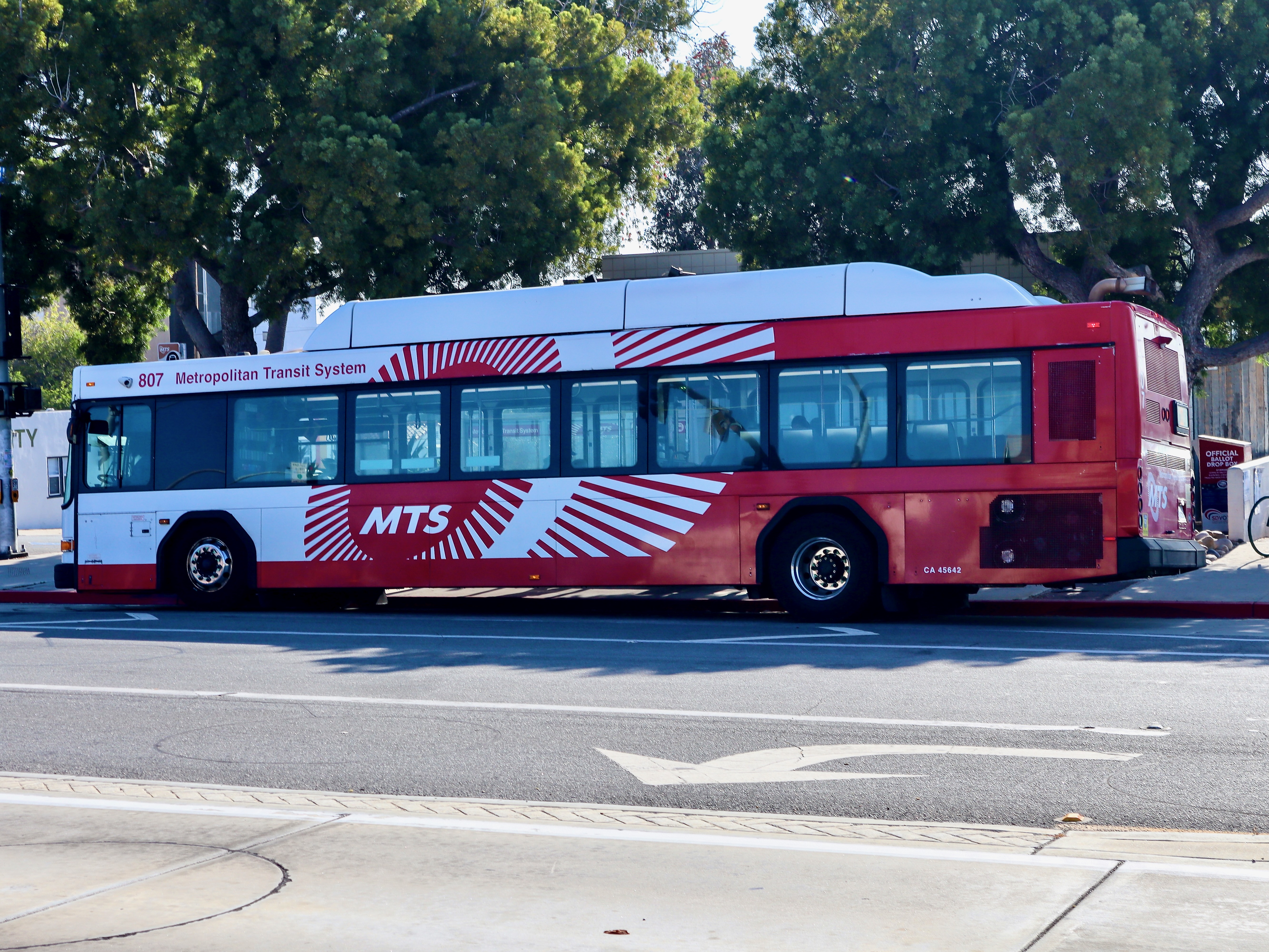 MTS Gillig Low Floor CNG 40' 807