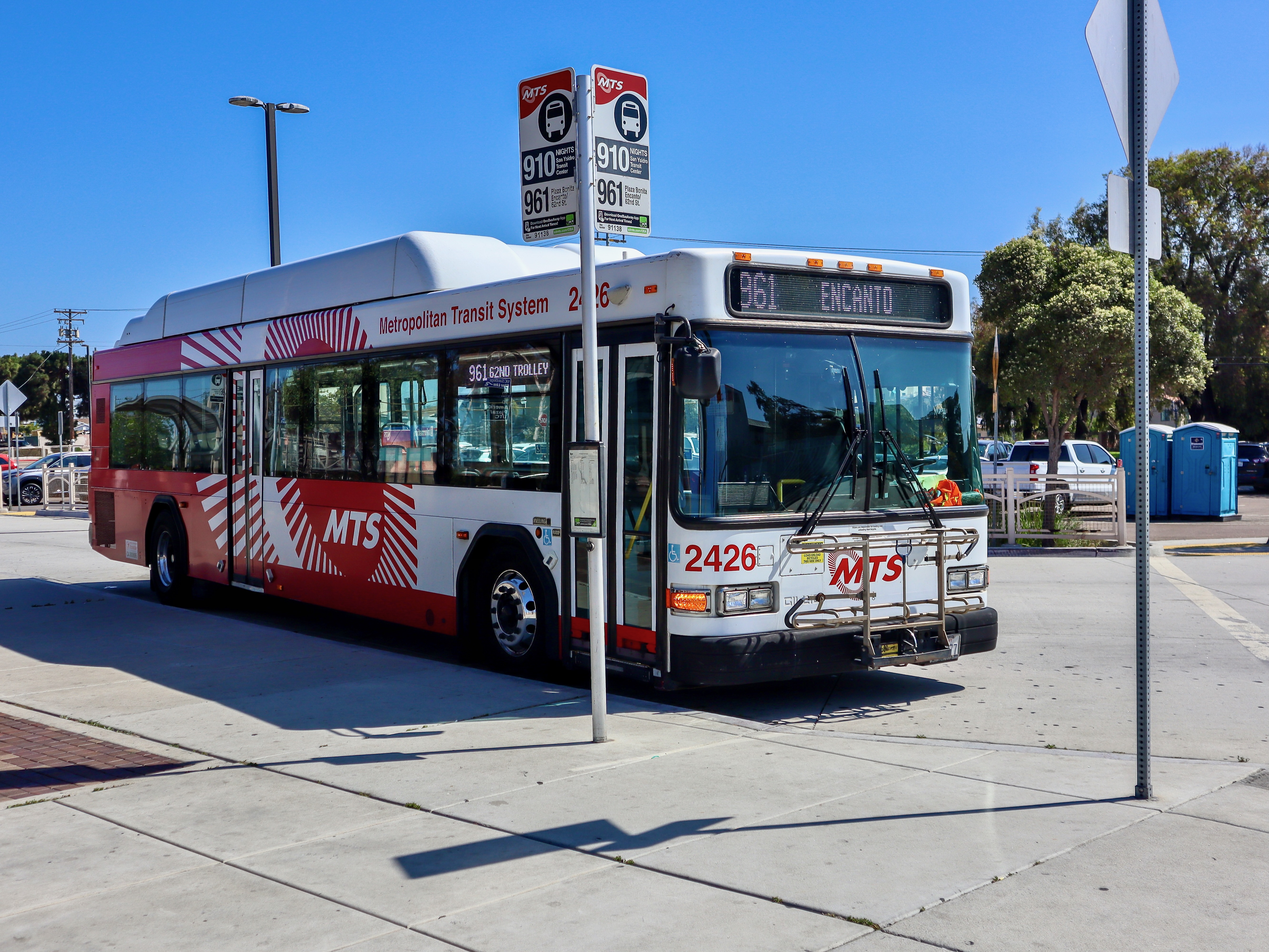 MTS Gillig Low Floor CNG 40' 2426