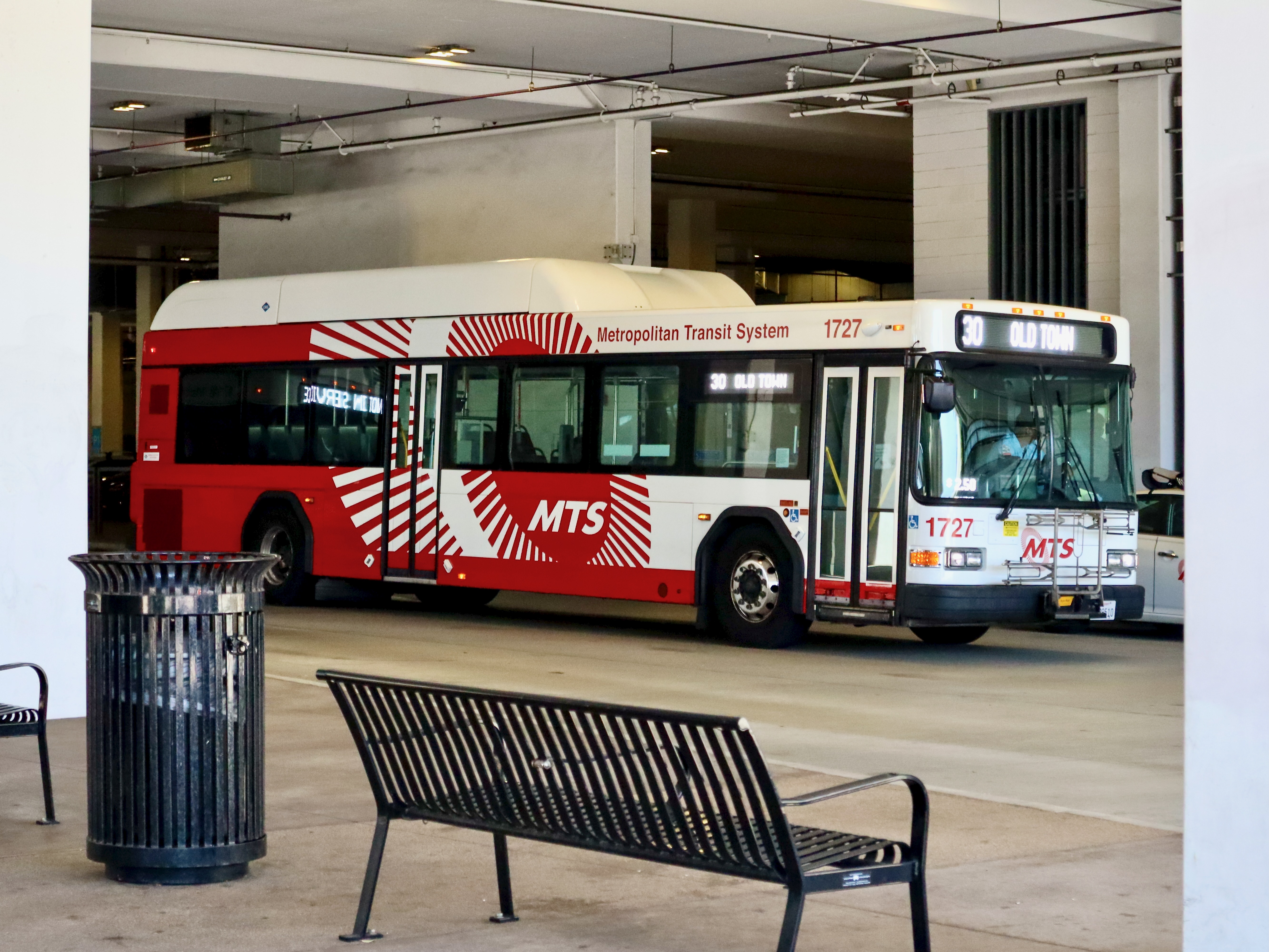 MTS Gillig Low Floor CNG 40' 1727