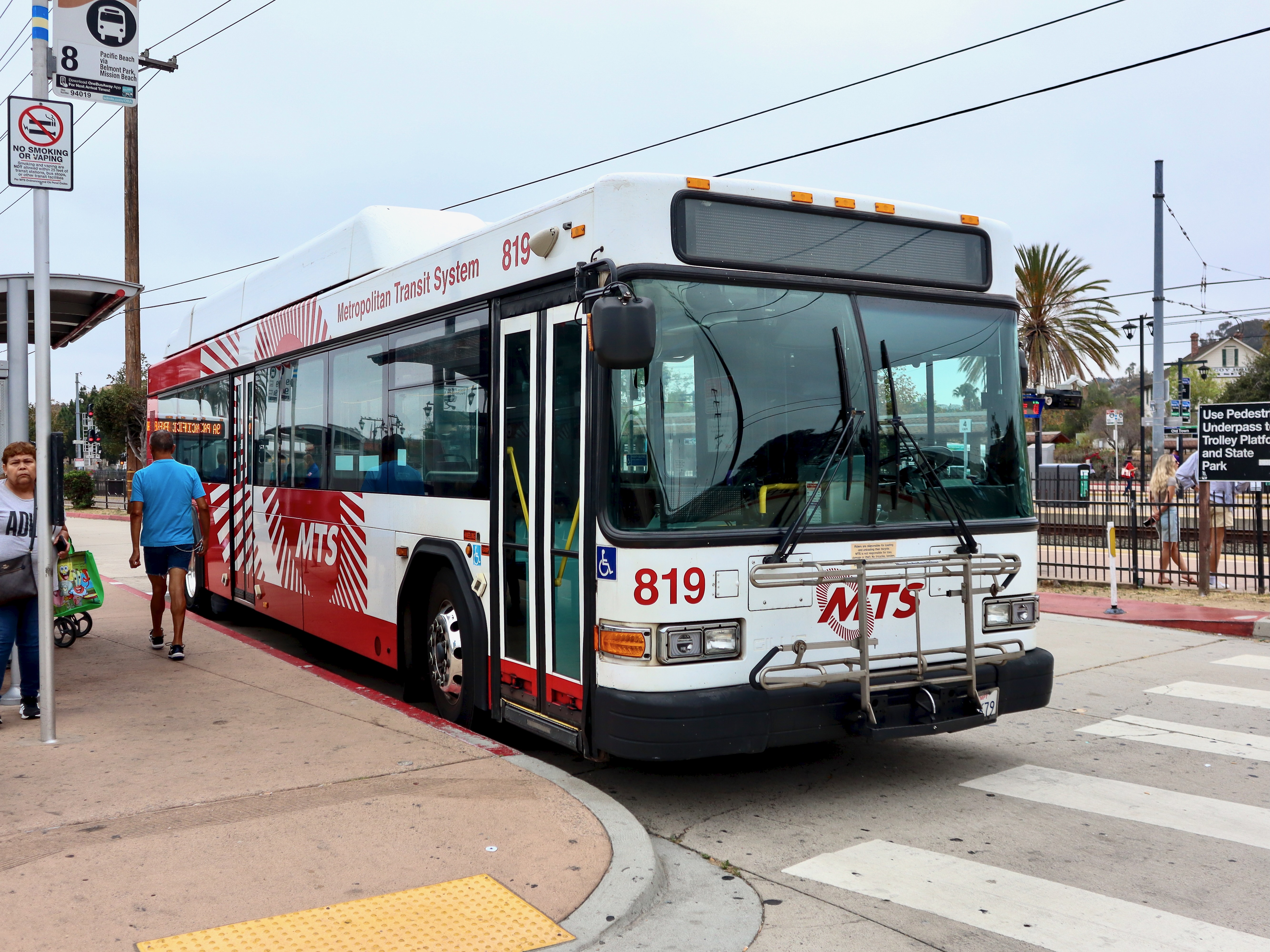 MTS Gillig Low Floor CNG 40' 819