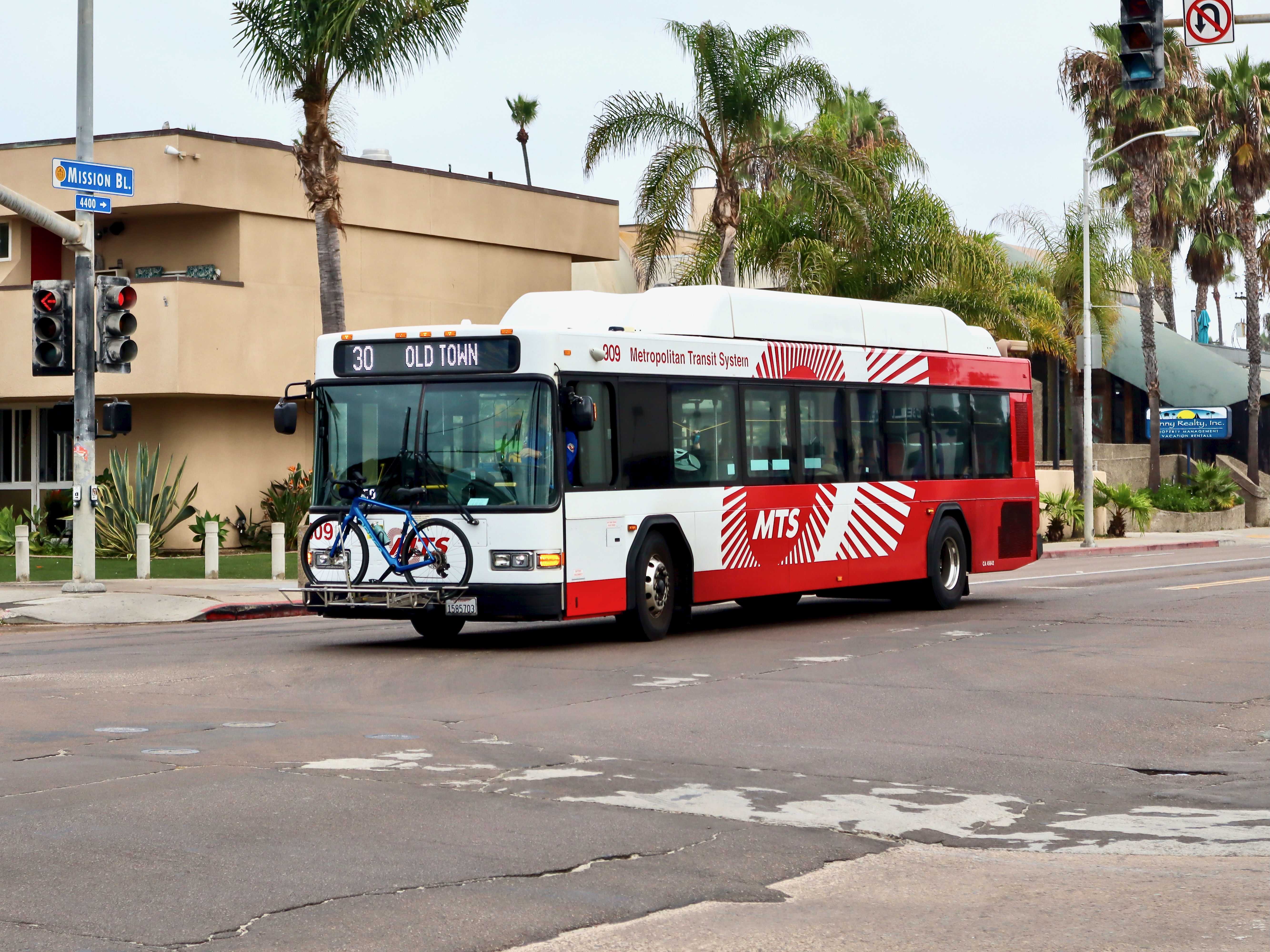MTS Gillig Low Floor CNG 40' 909