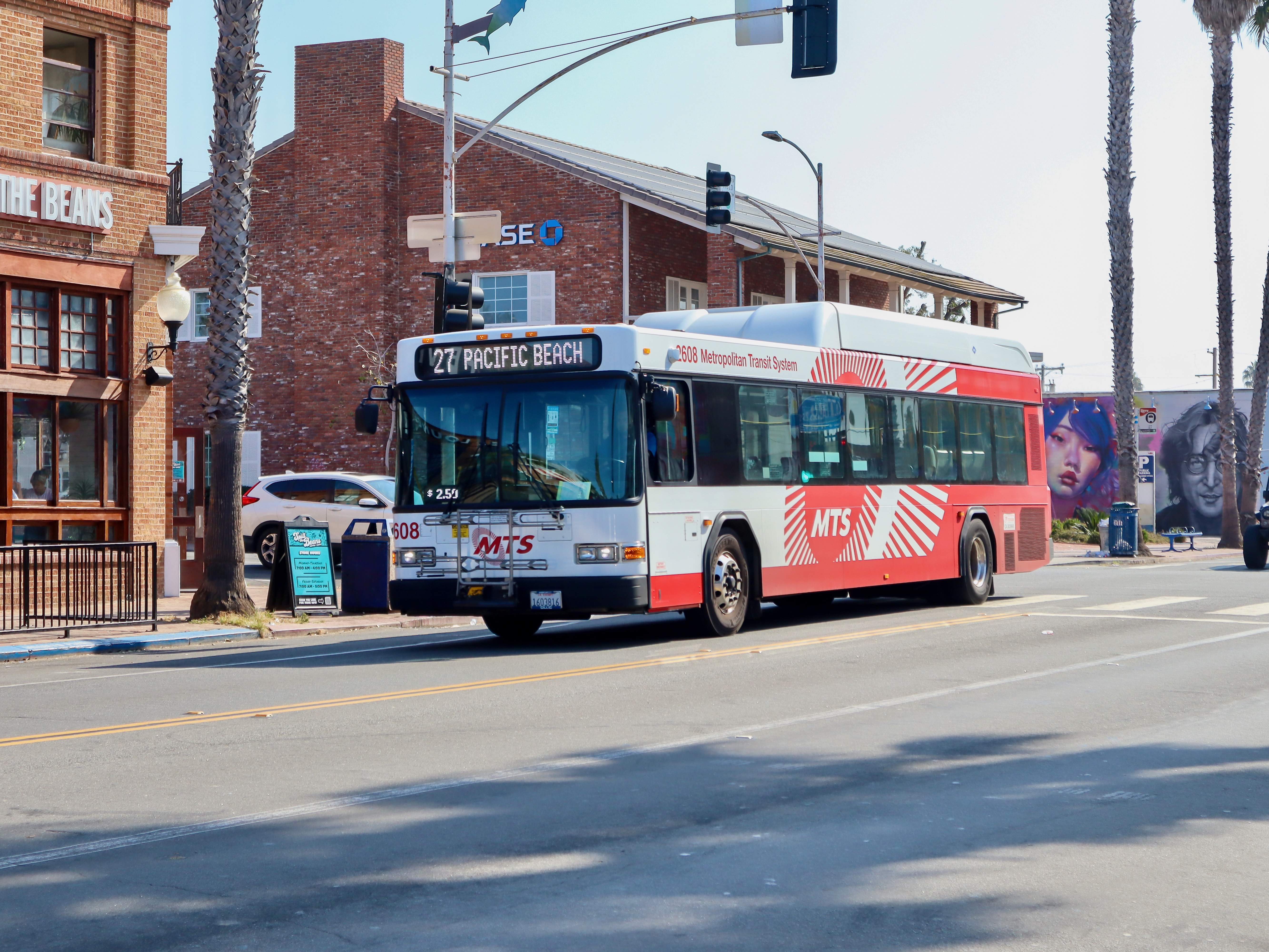 MTS Gillig Low Floor CNG 40' 2608