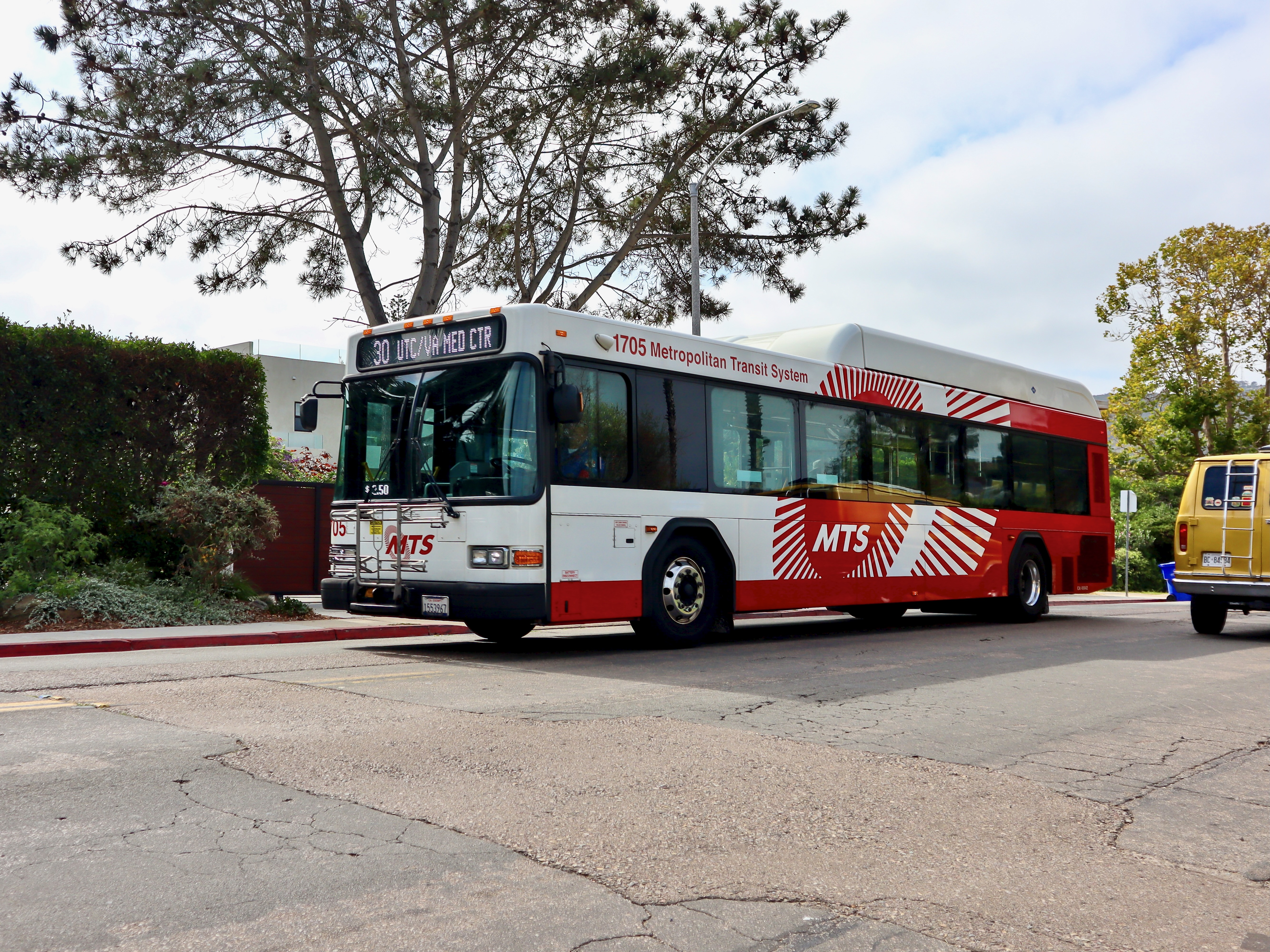 MTS Gillig Low Floor CNG 40' 1705