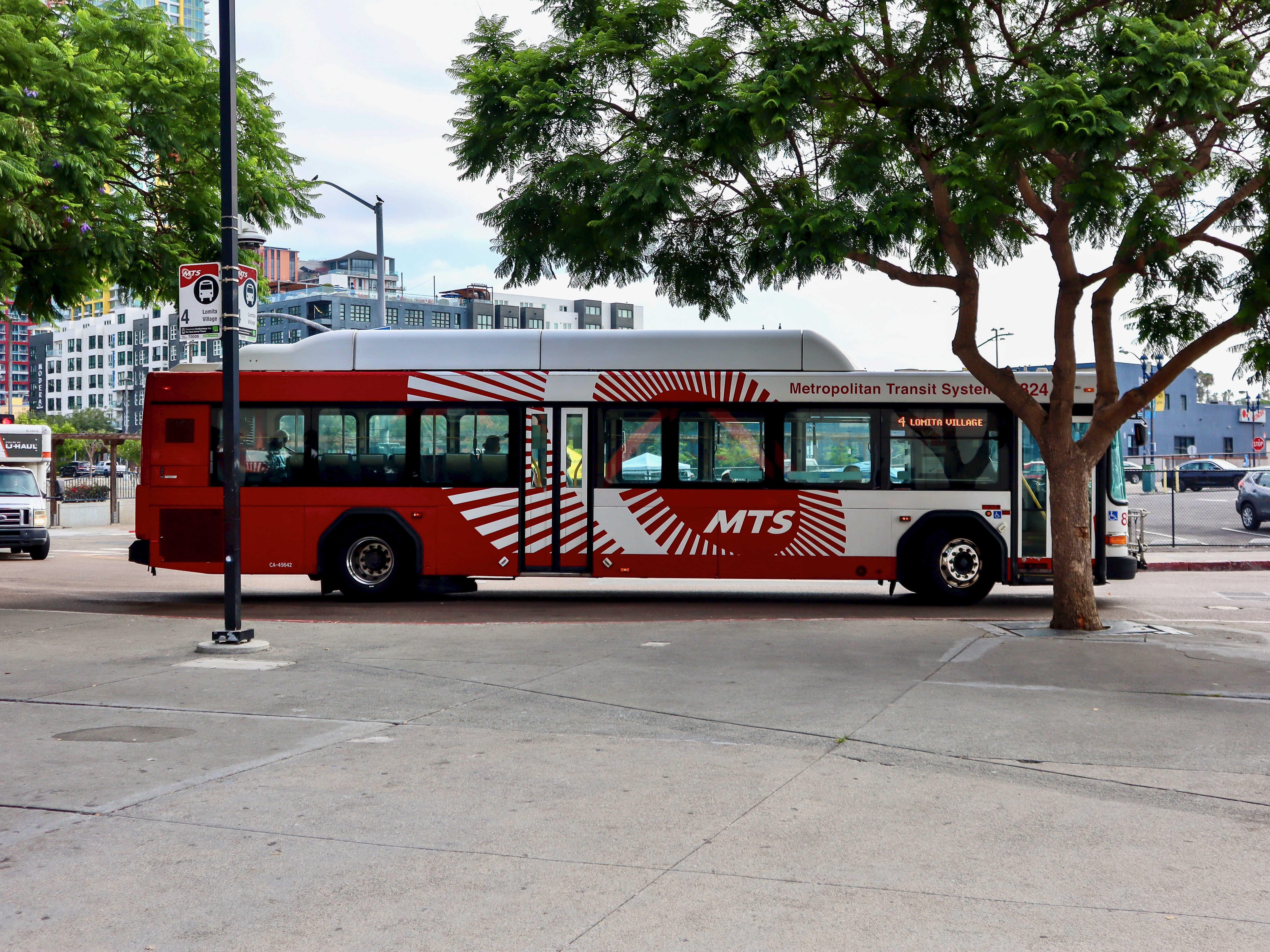MTS Gillig Low Floor CNG 40' 824