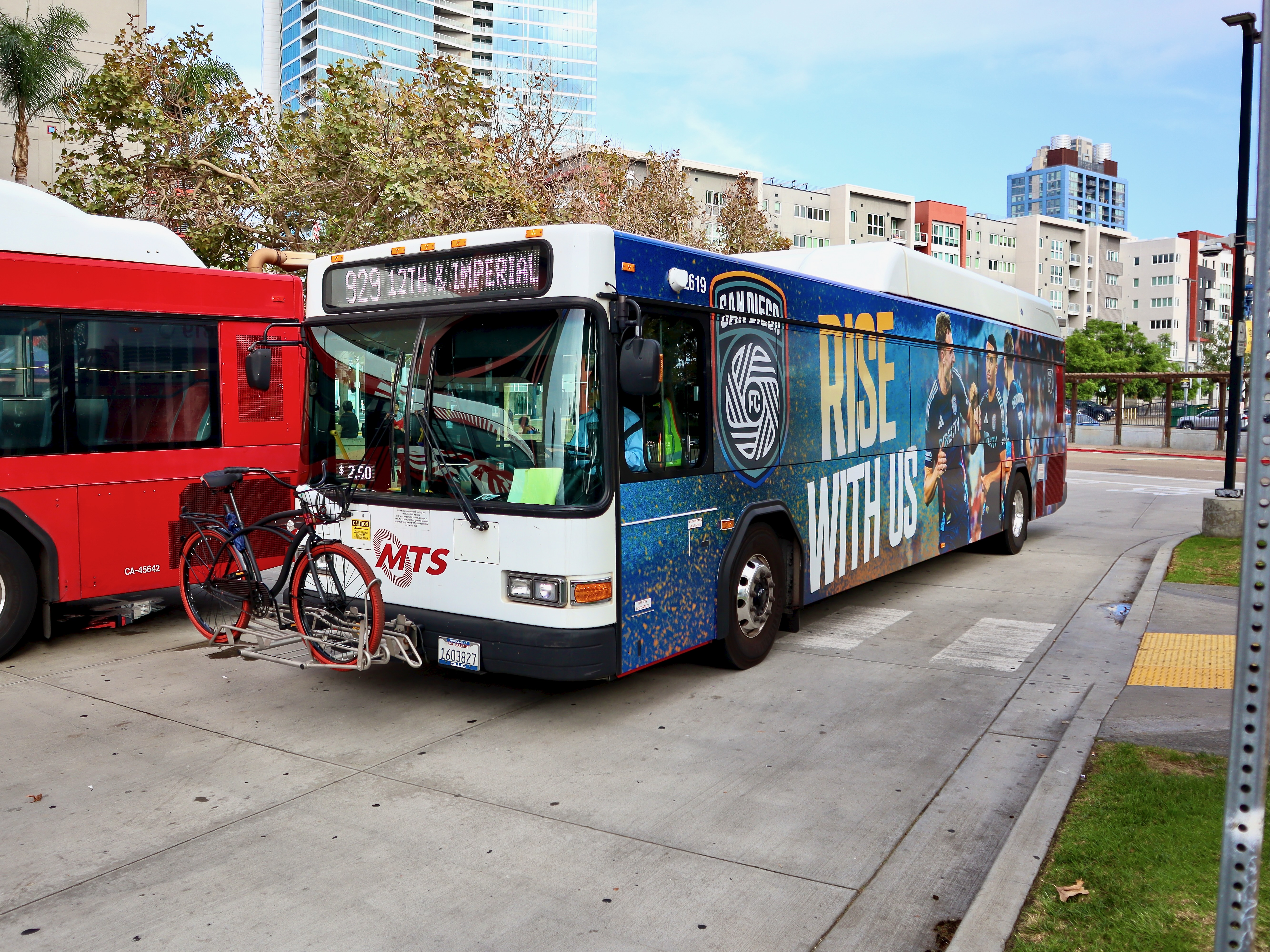 MTS Gillig Low Floor CNG 40' 2619
