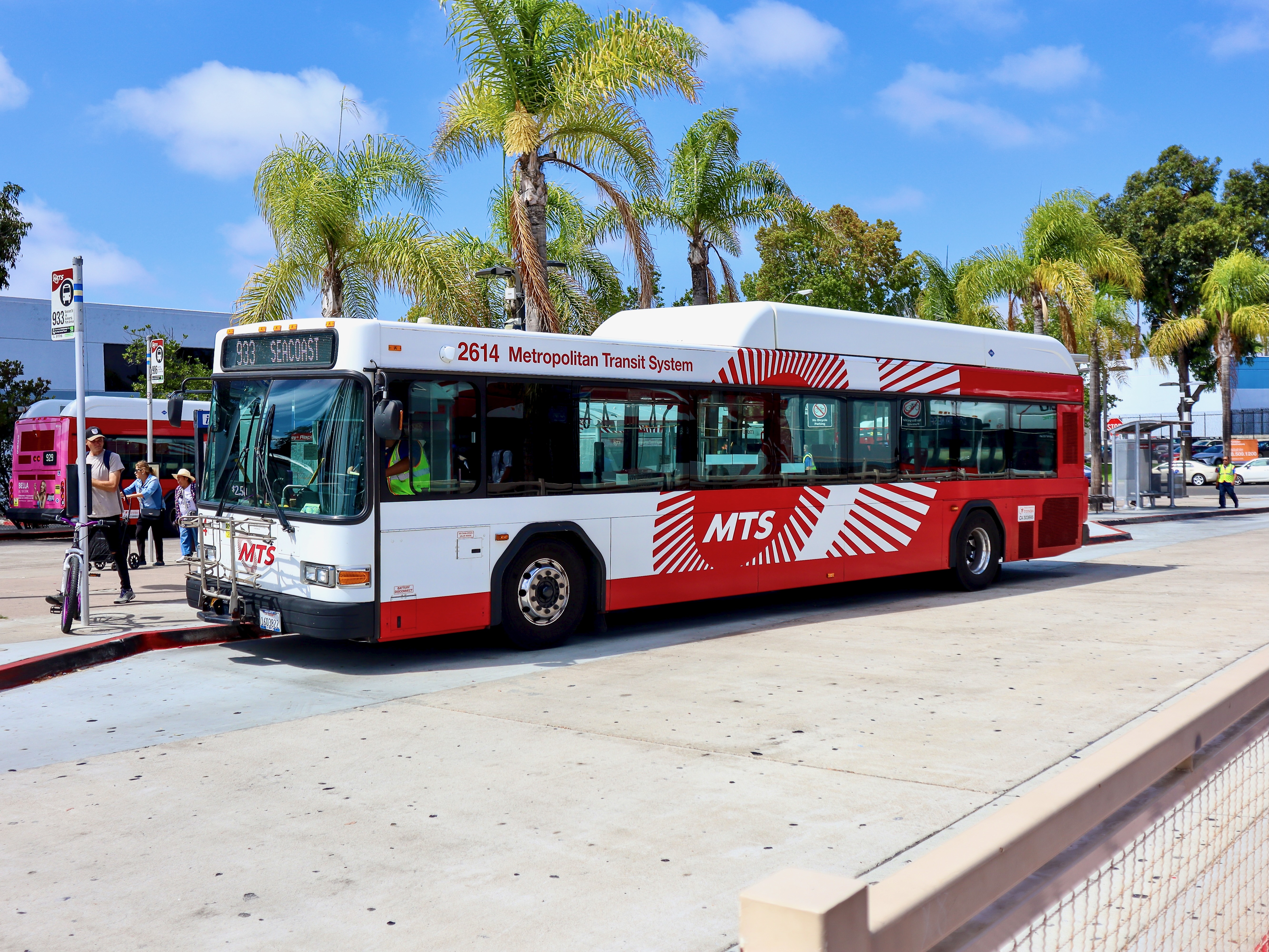 MTS Gillig Low Floor CNG 40' 2614