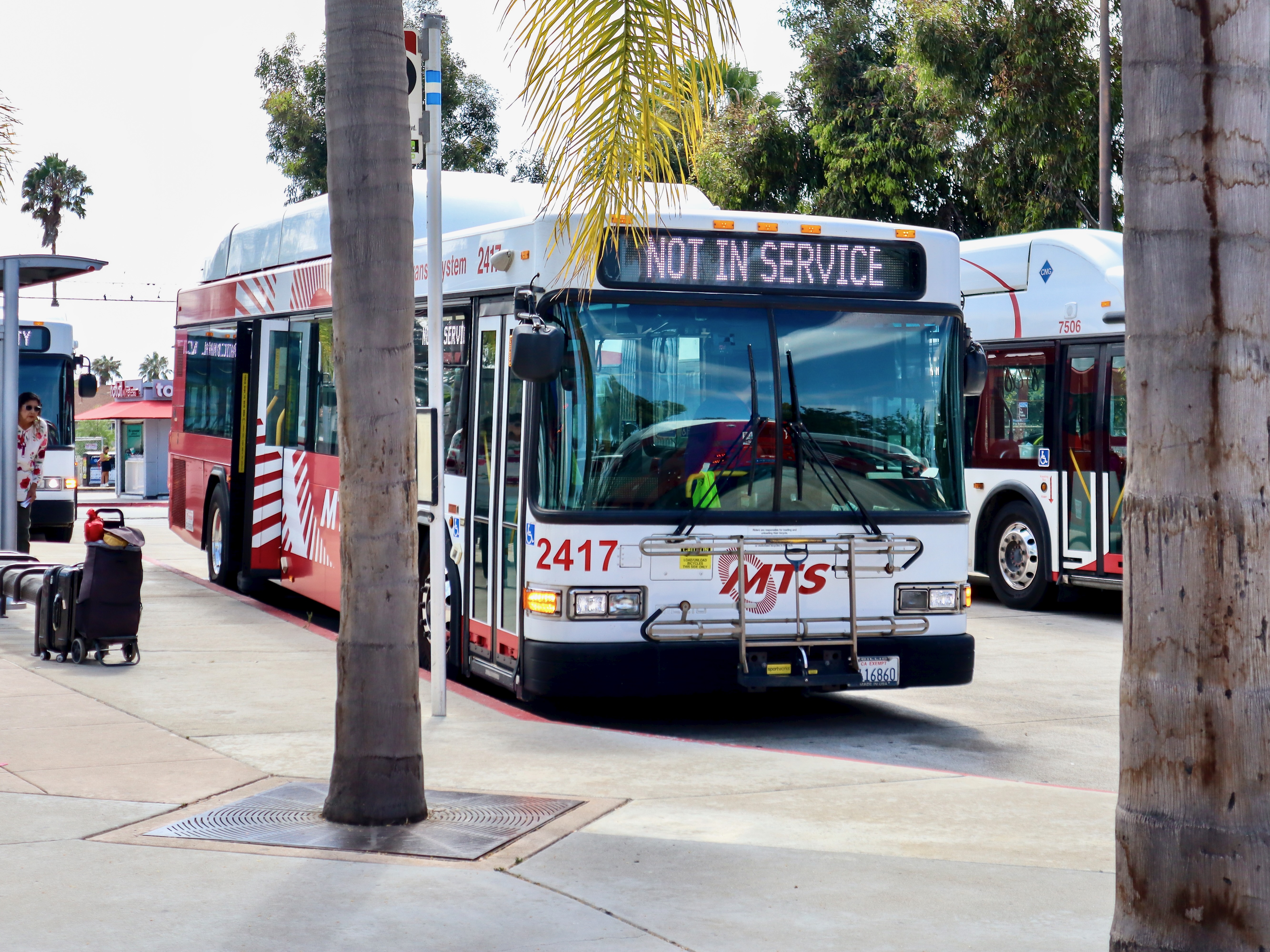 MTS Gillig Low Floor CNG 40' 2417