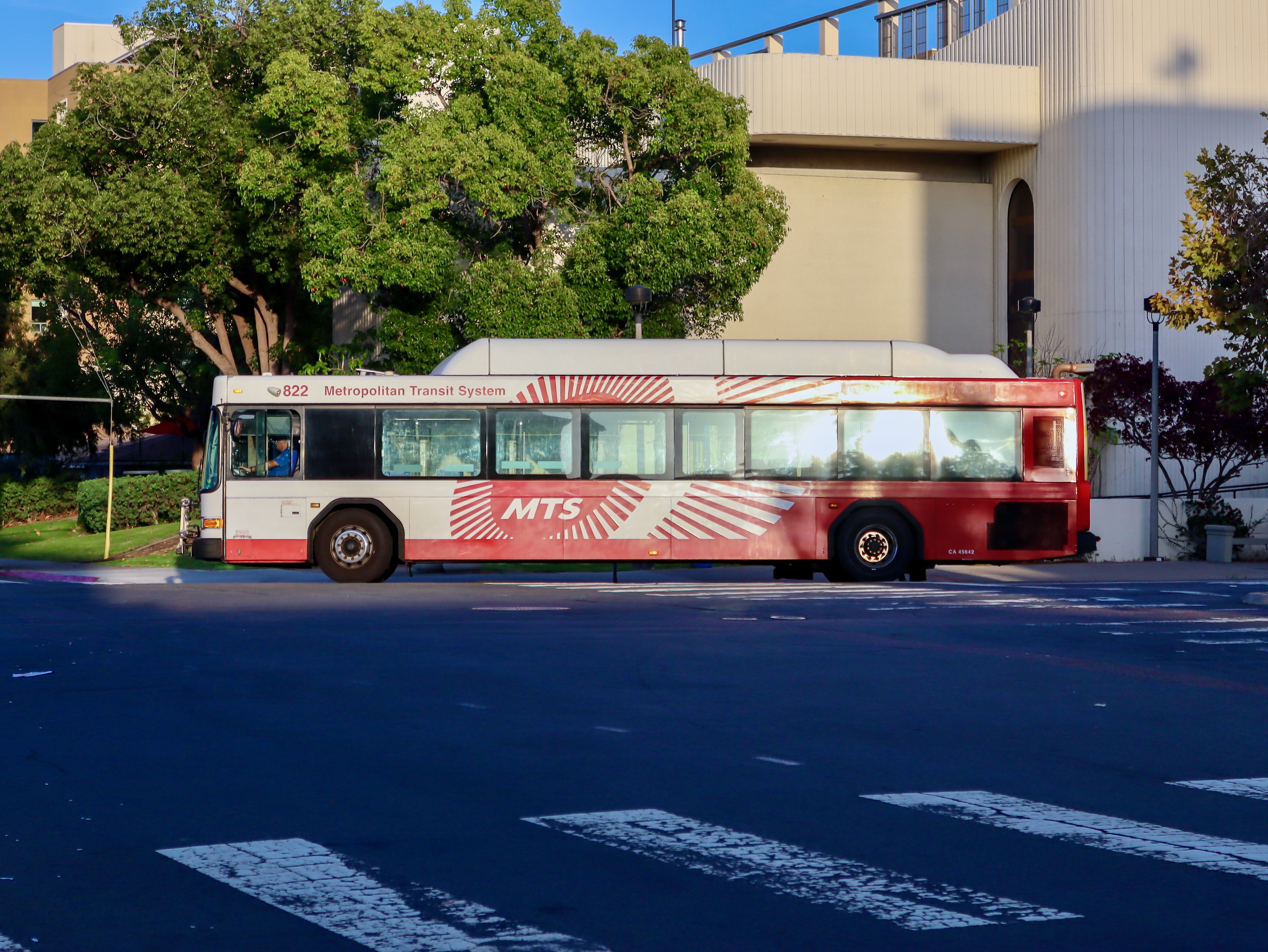 MTS Gillig Low Floor CNG 40' 822