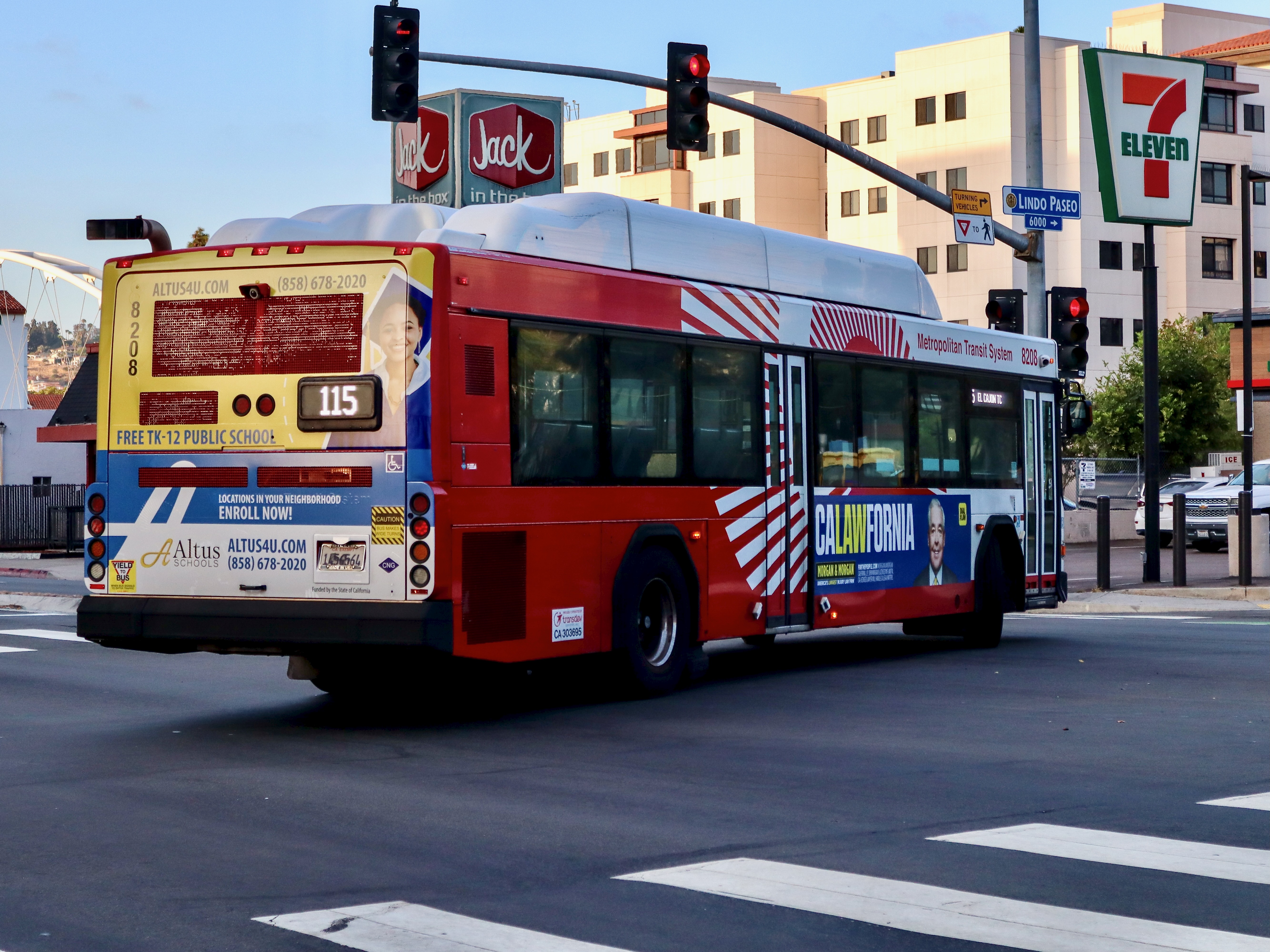 MTS Gillig Low Floor CNG 40' 8208