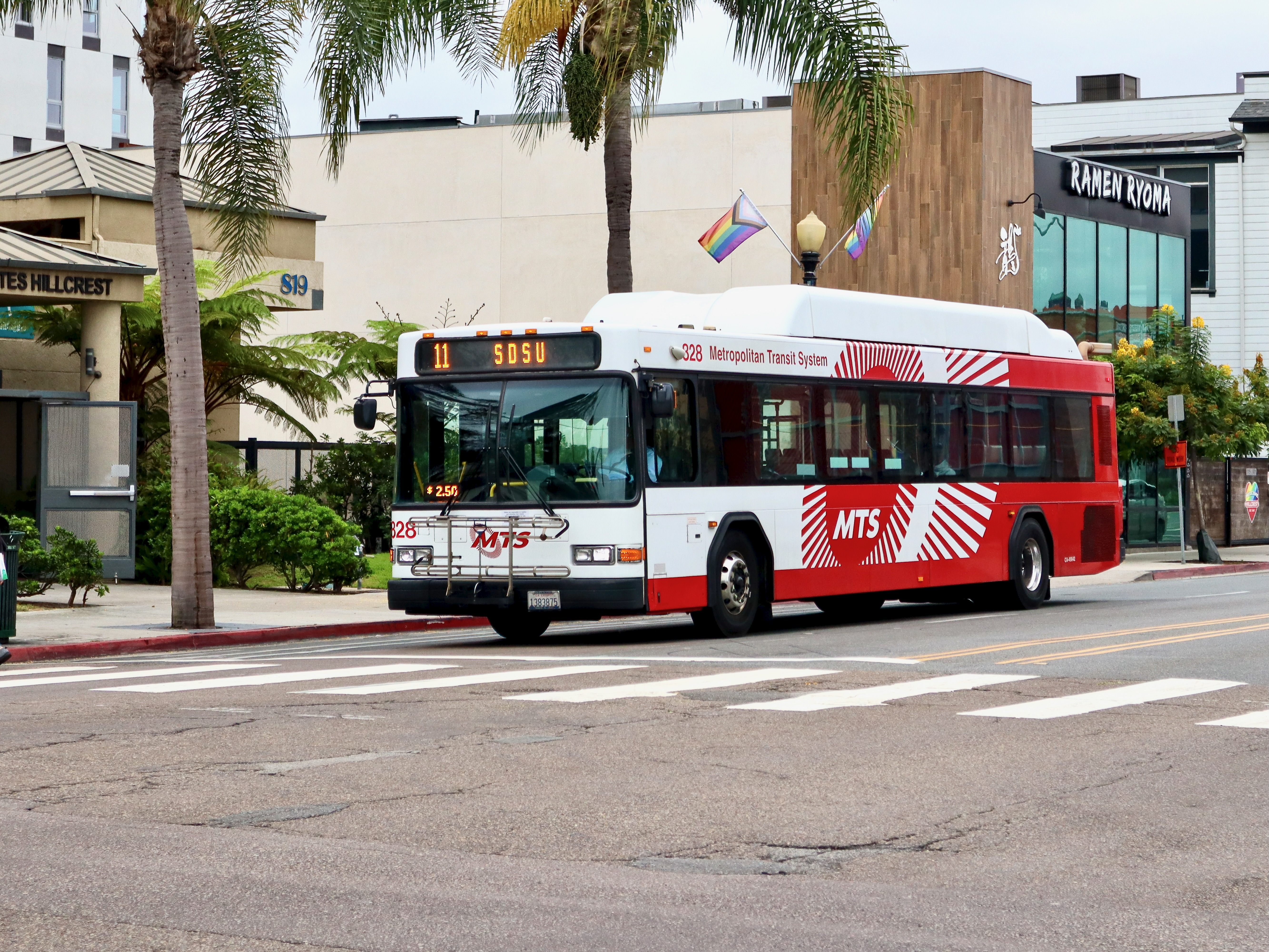 MTS Gillig Low Floor CNG 40' 828