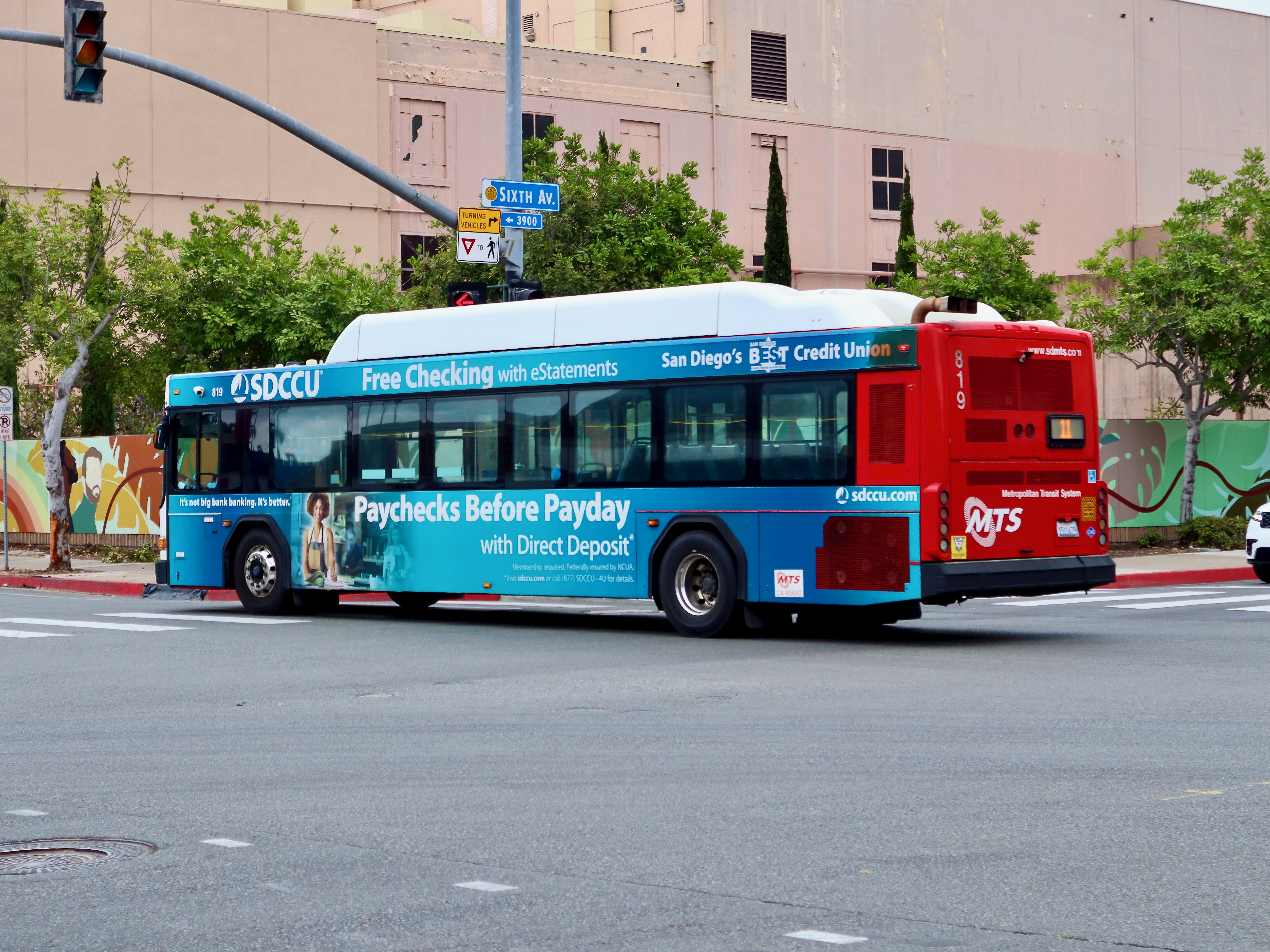 MTS Gillig Low Floor CNG 40' 819