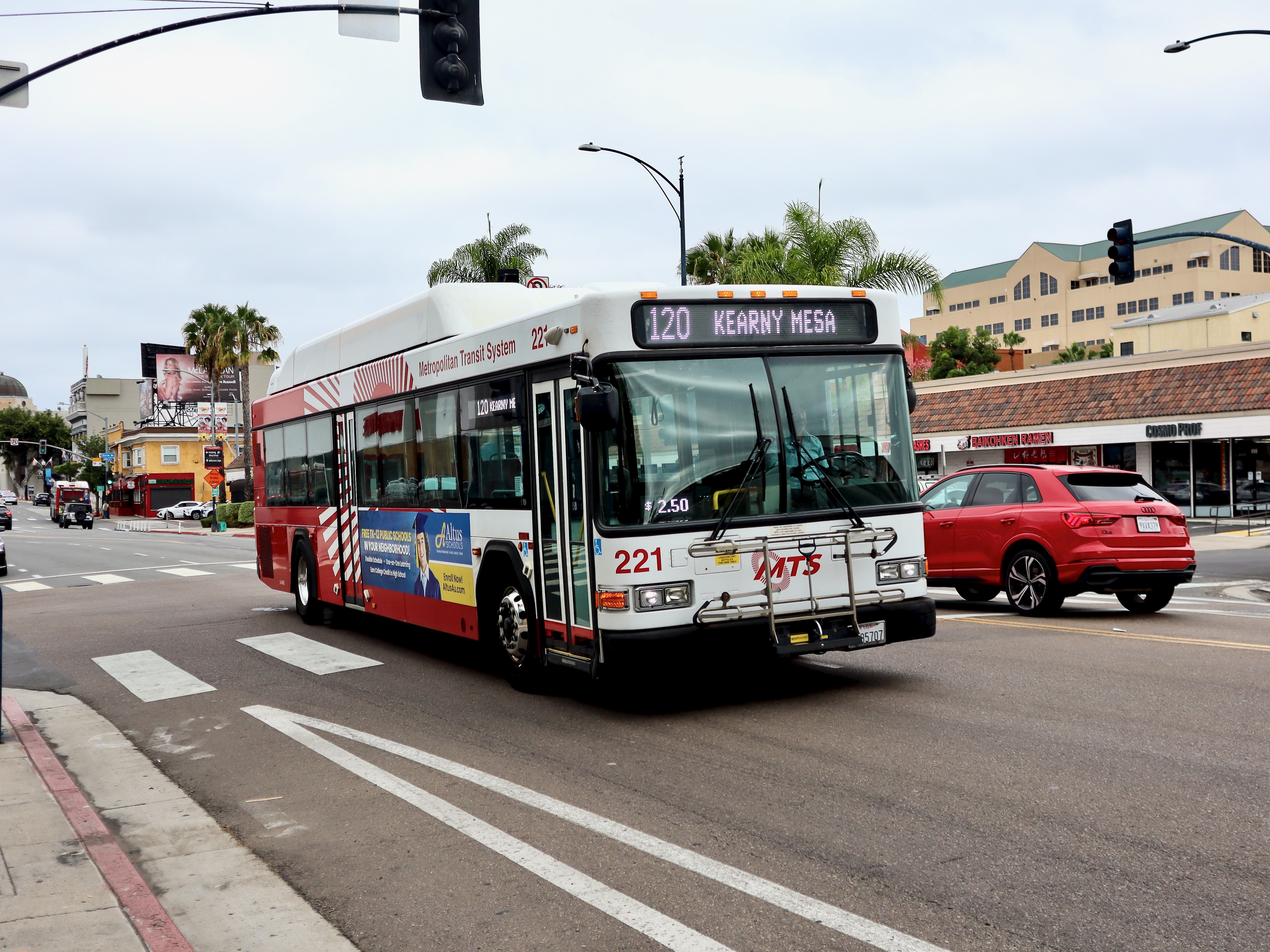 MTS Gillig Low Floor CNG 40' 221