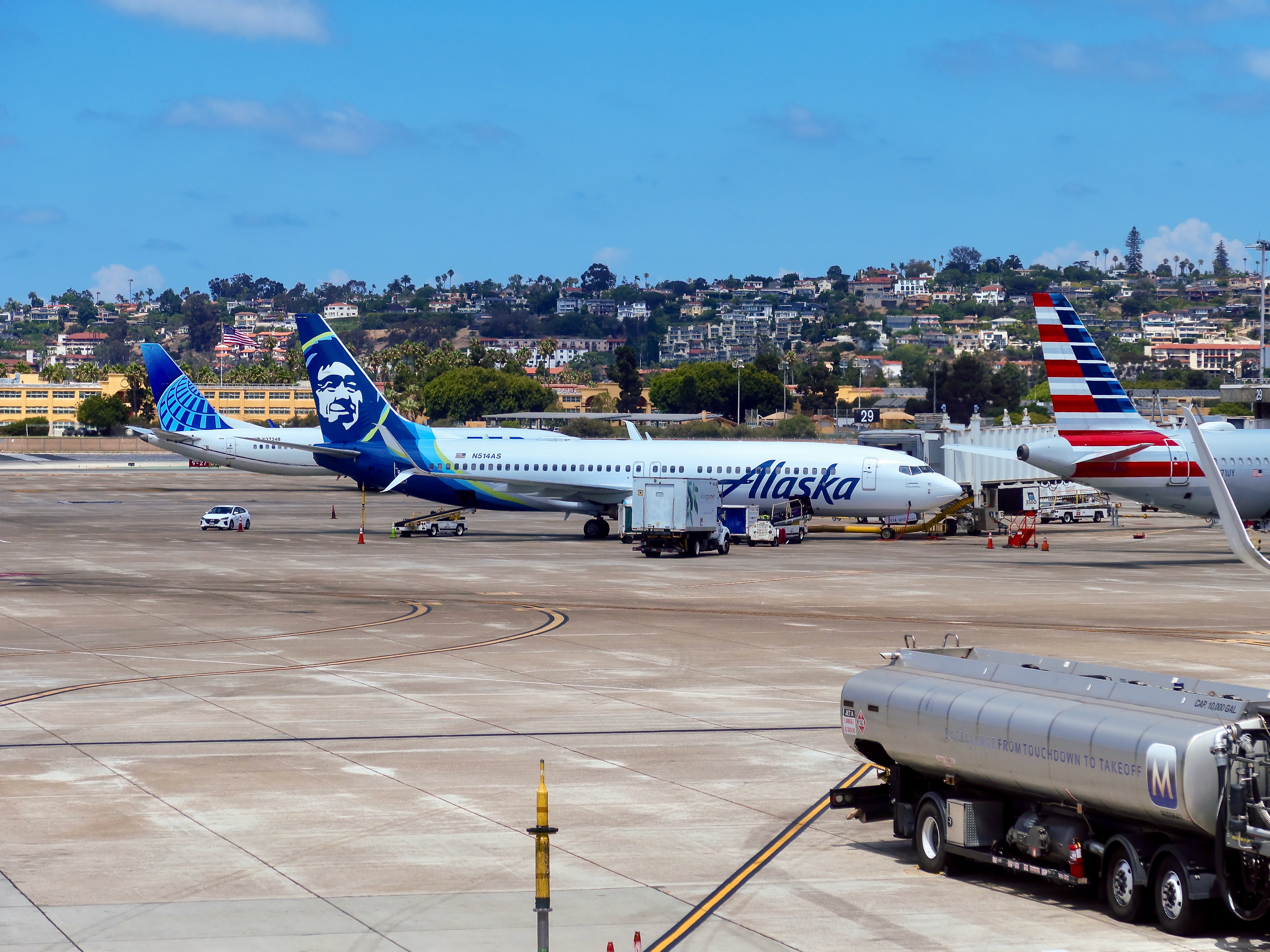 Alaska 737-800 N514AS