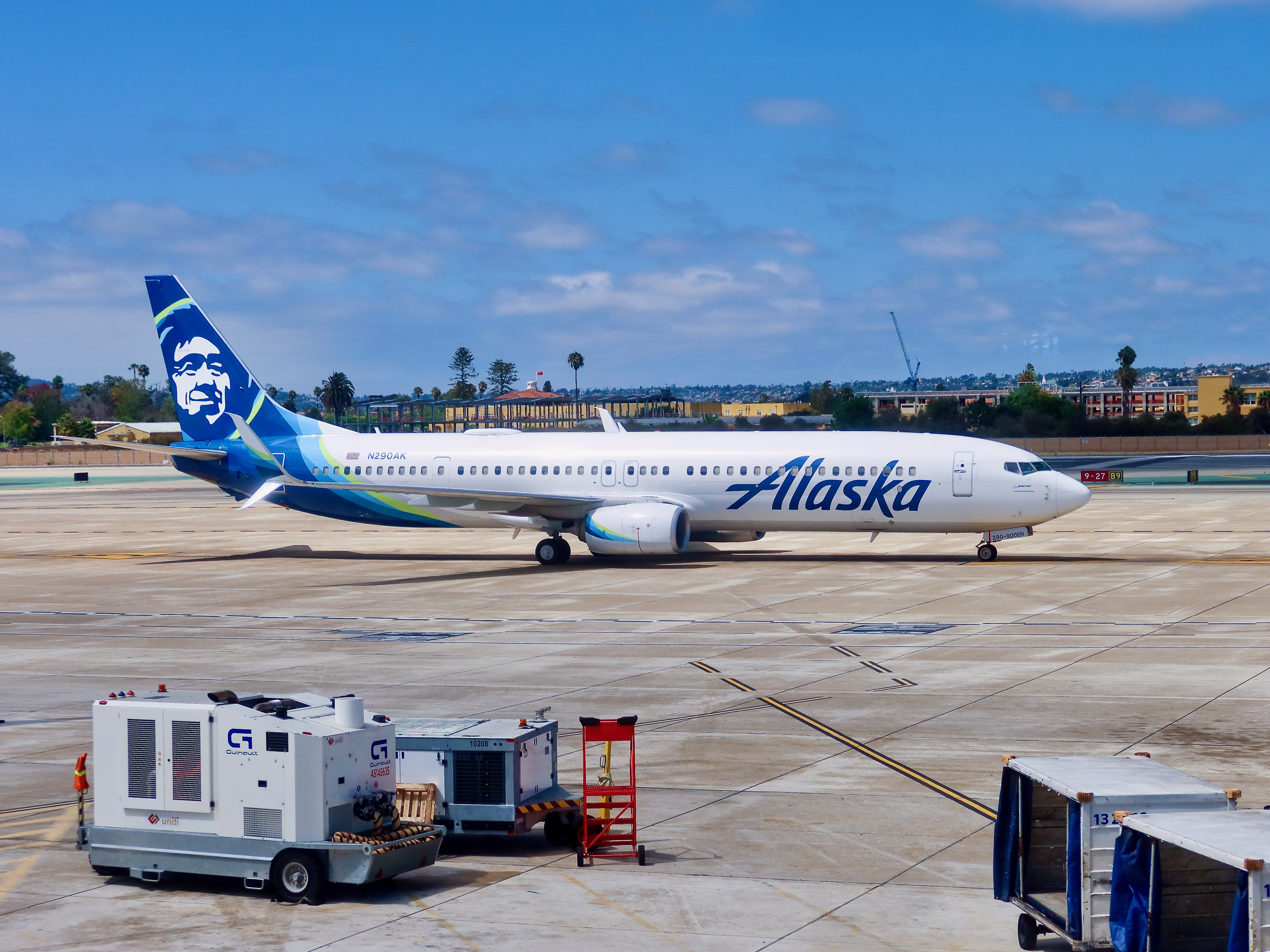 Alaska 737-900ER N290AK
