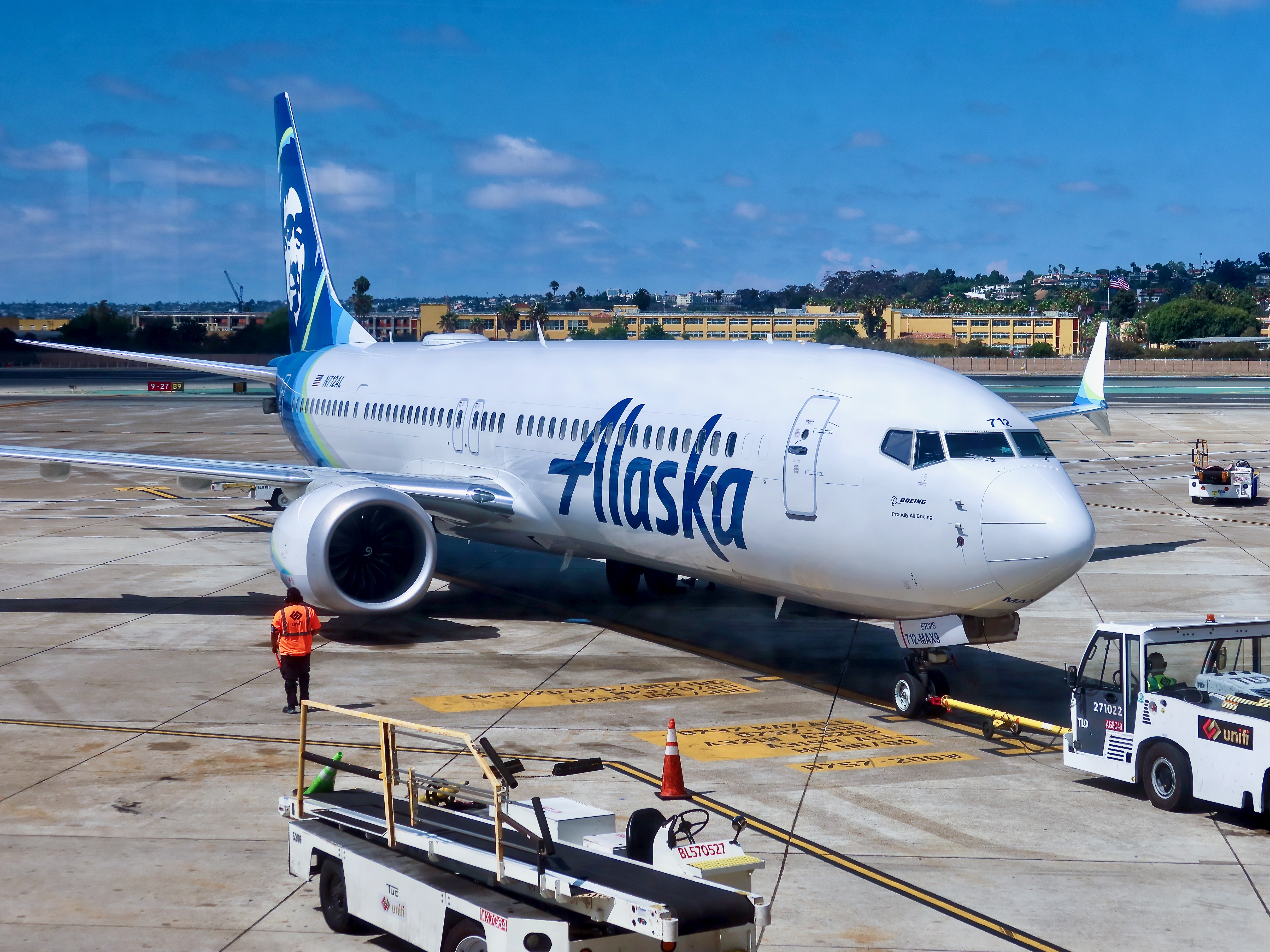 Alaska 737 MAX 9 N712AL