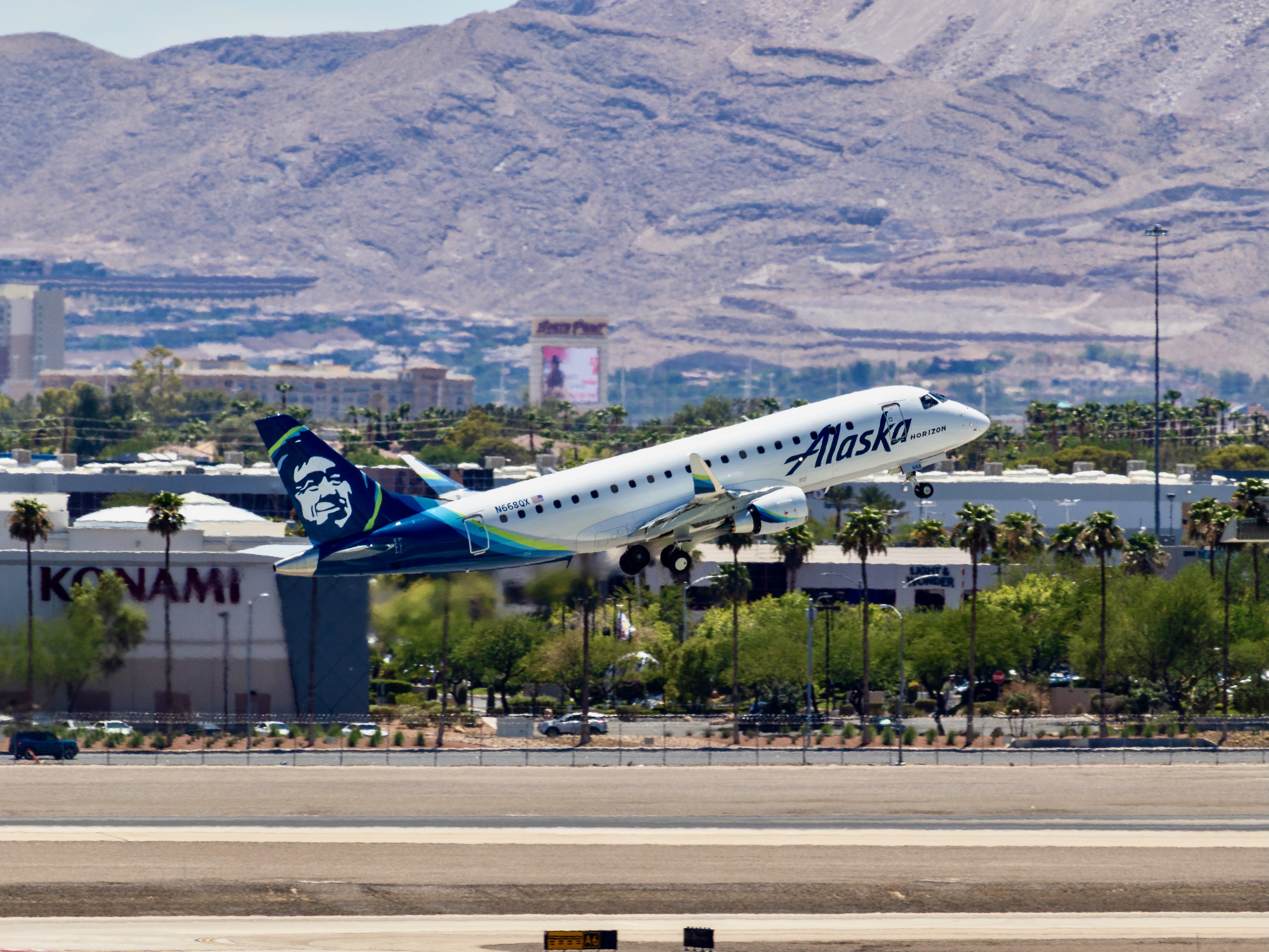 Horizon E175 N668QX