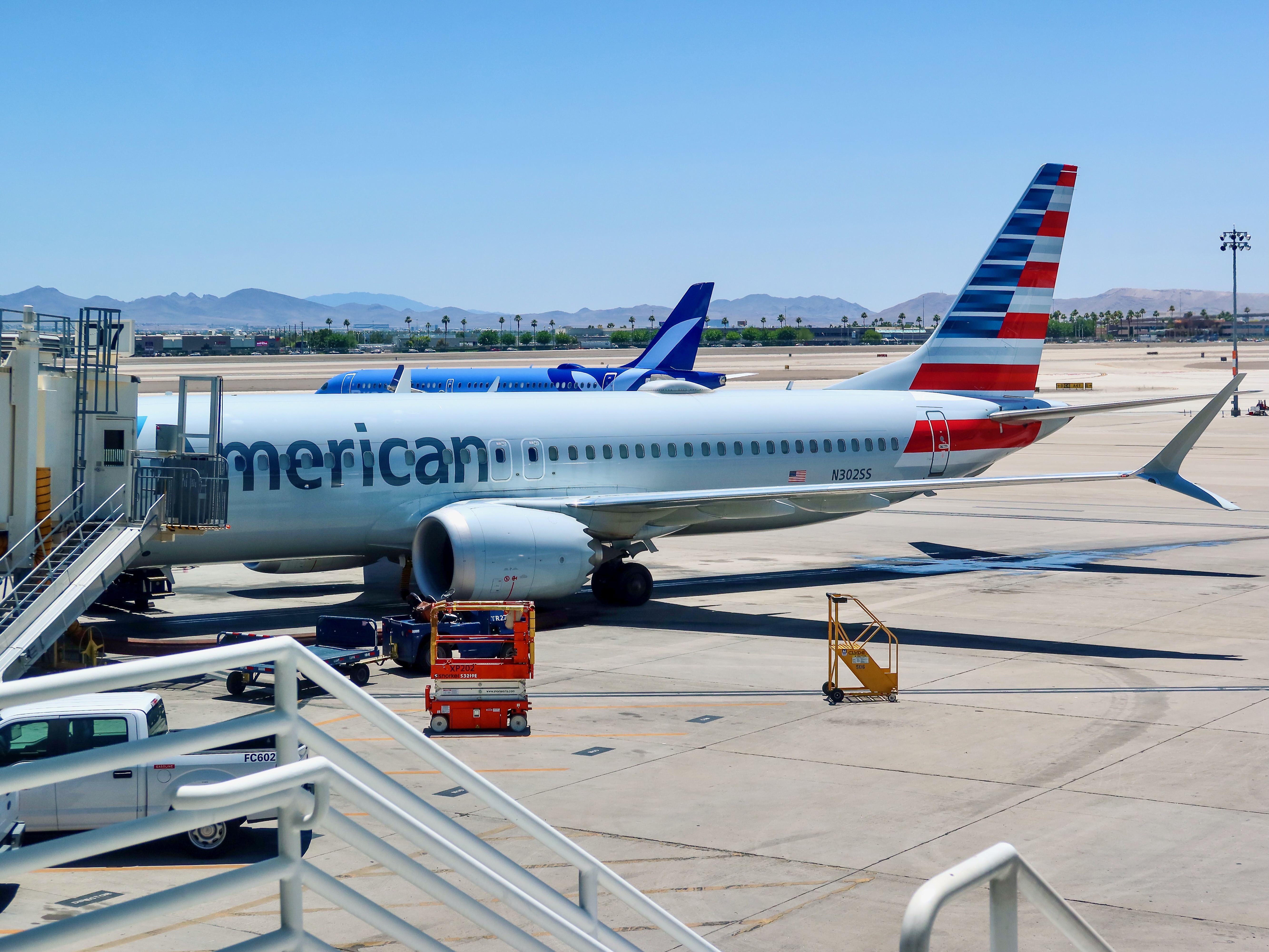 American 737 MAX 8 N302SS