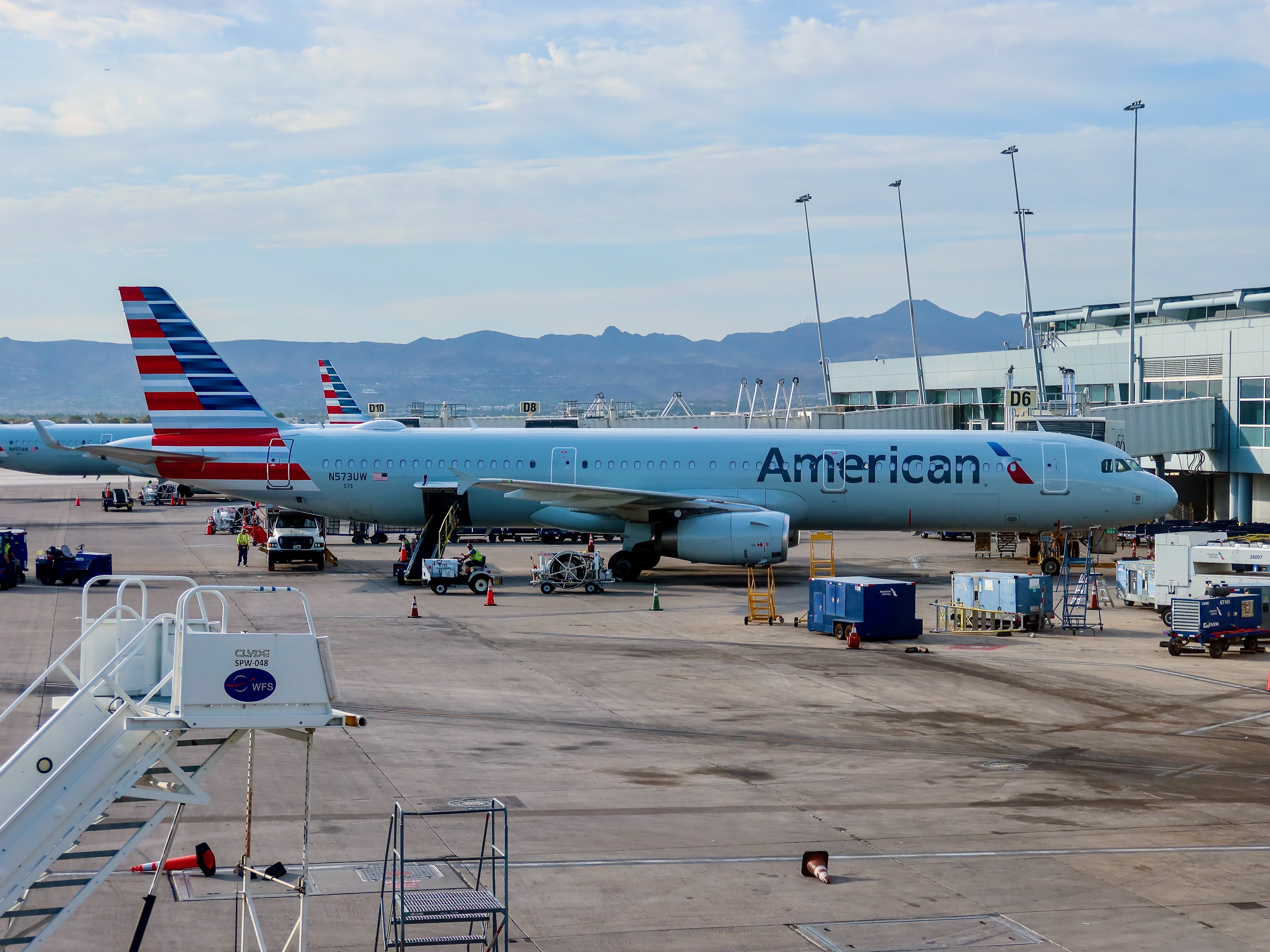 American A321-200 N573UW