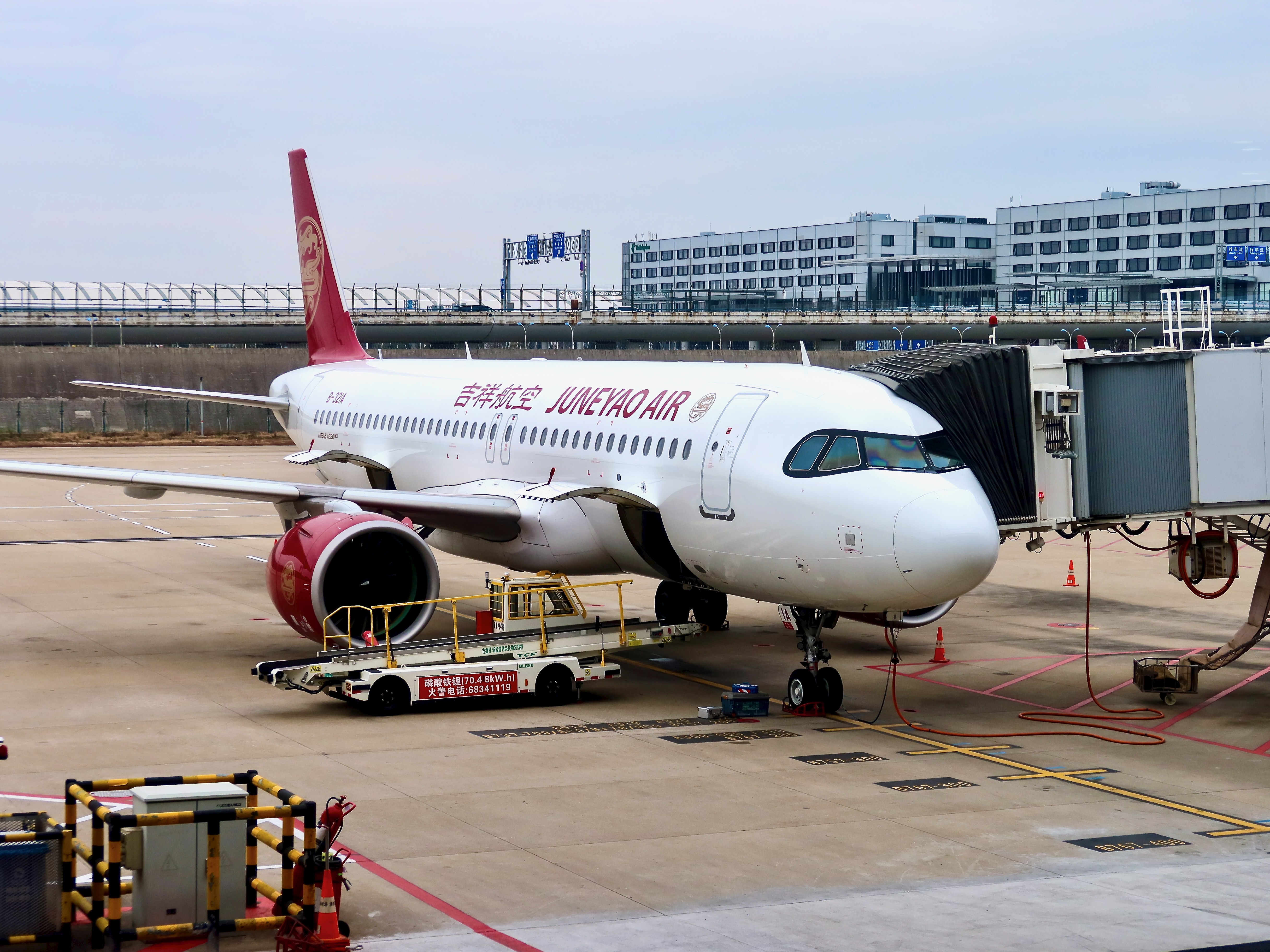 Juneyao Air A320neo B-321A