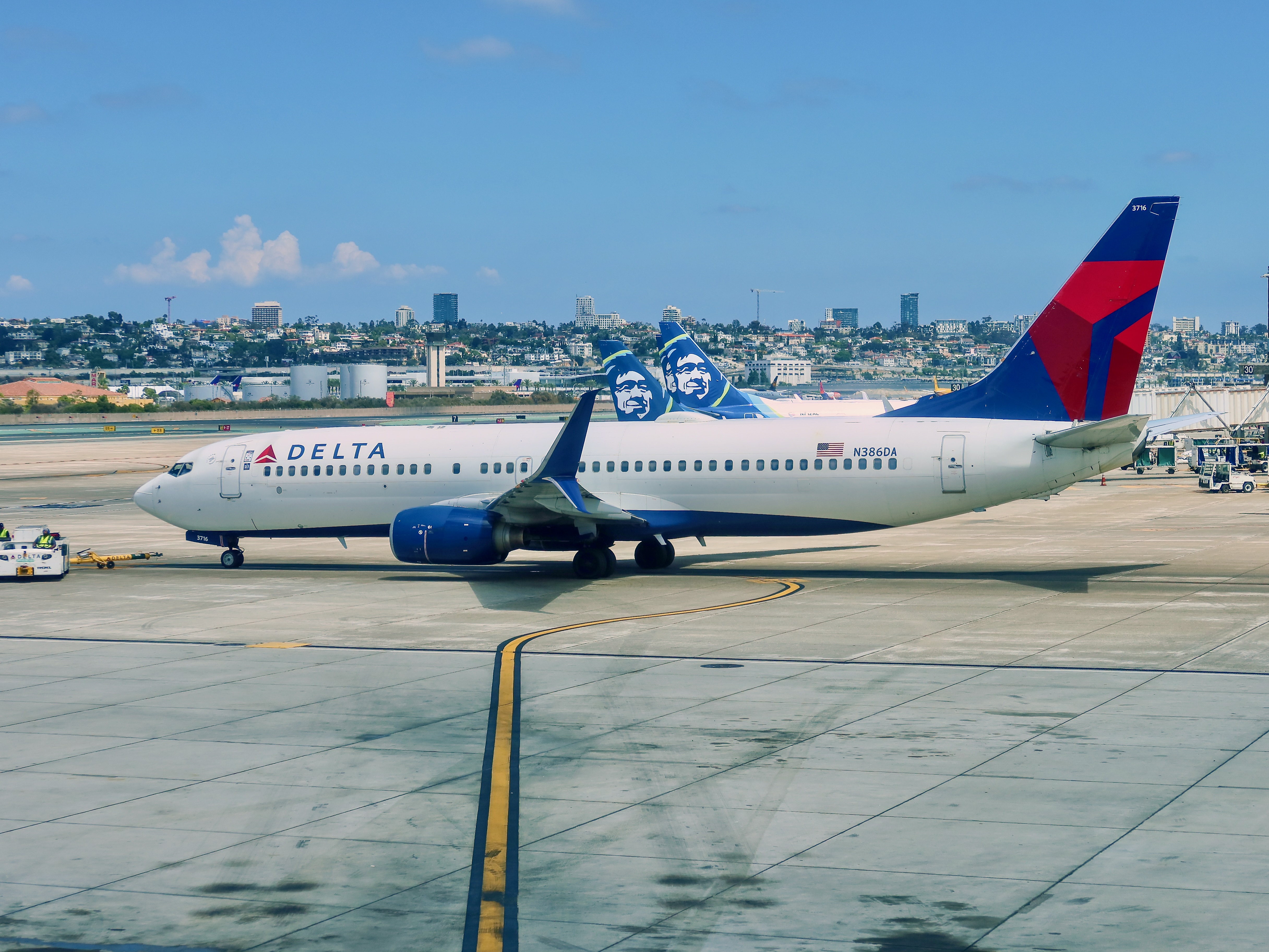 Delta 737-800 N386DA