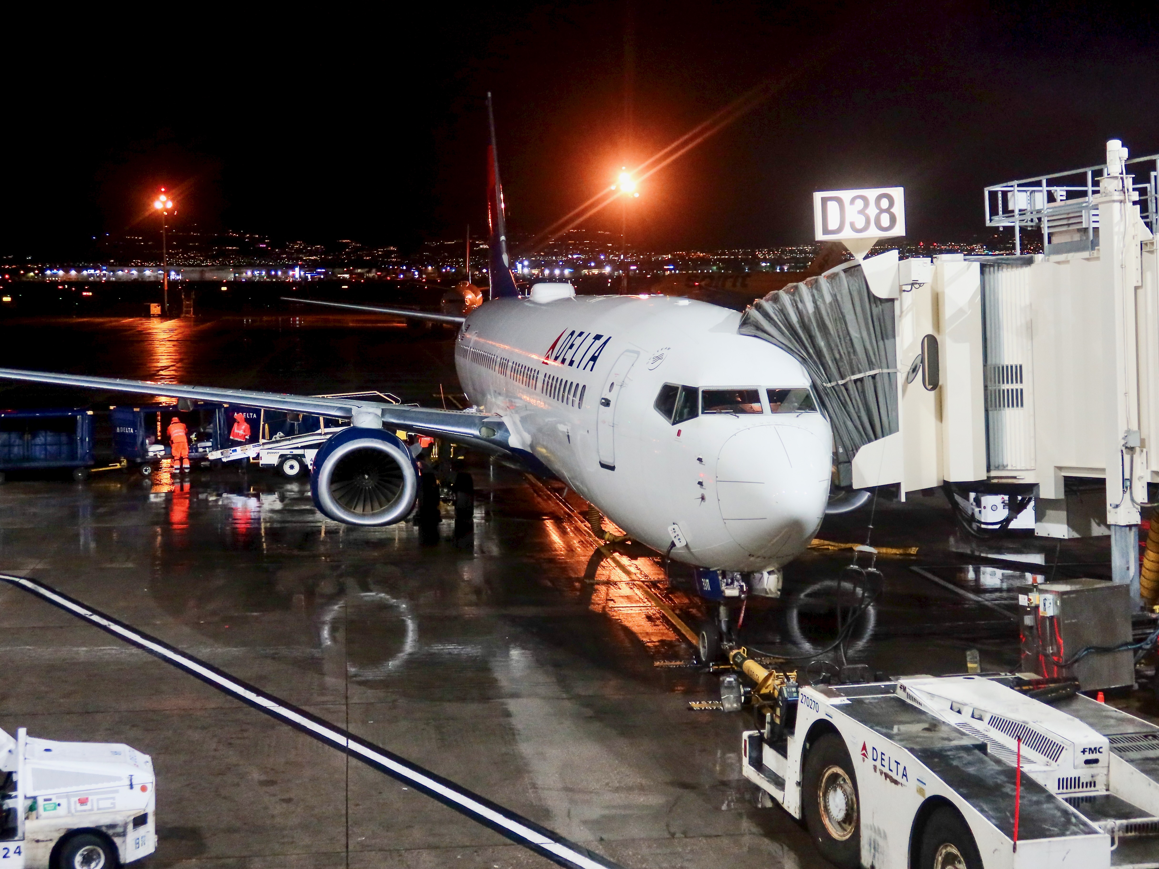 Delta 737-900ER N911DW