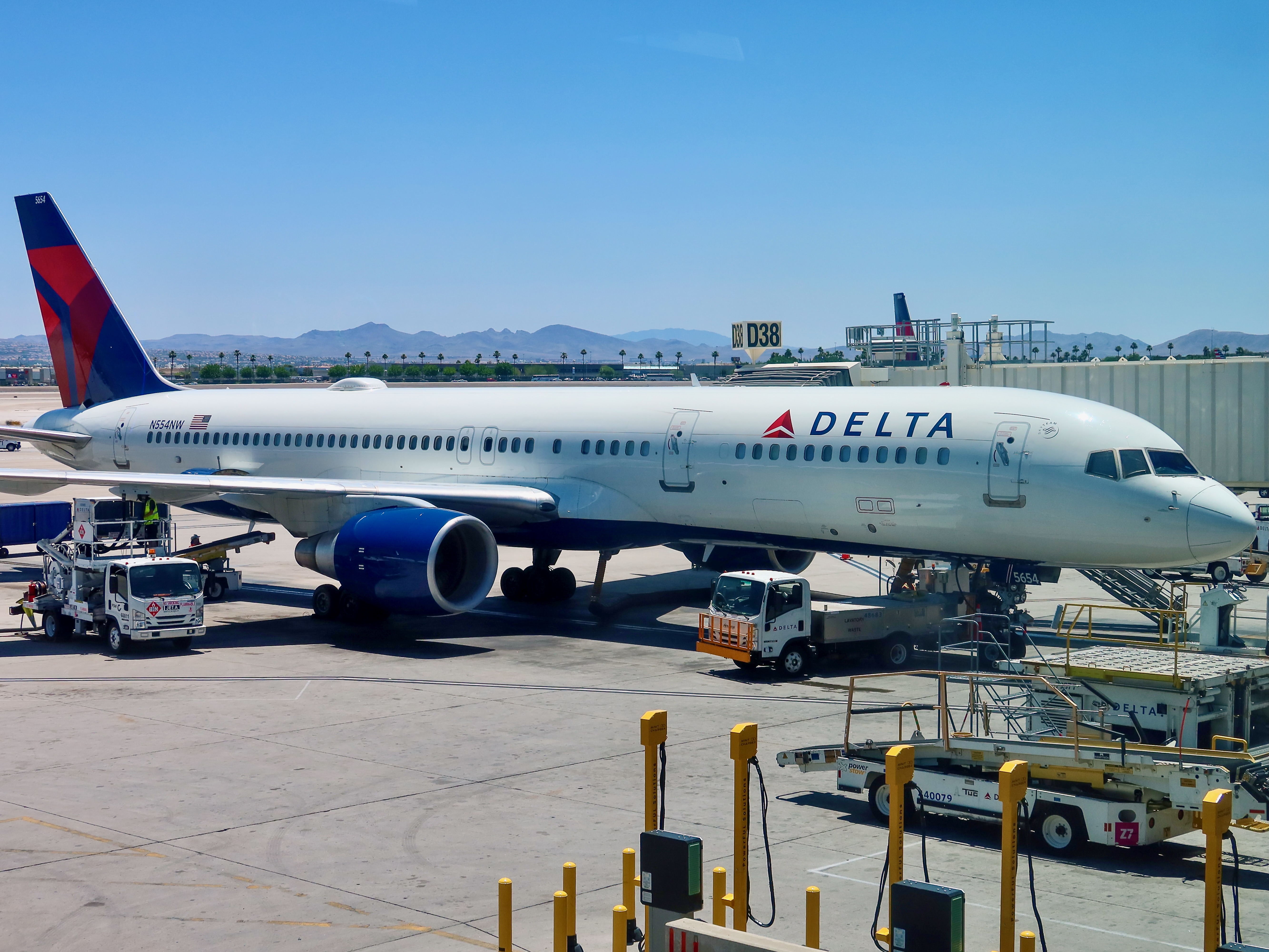 Delta 757-200 N554NW