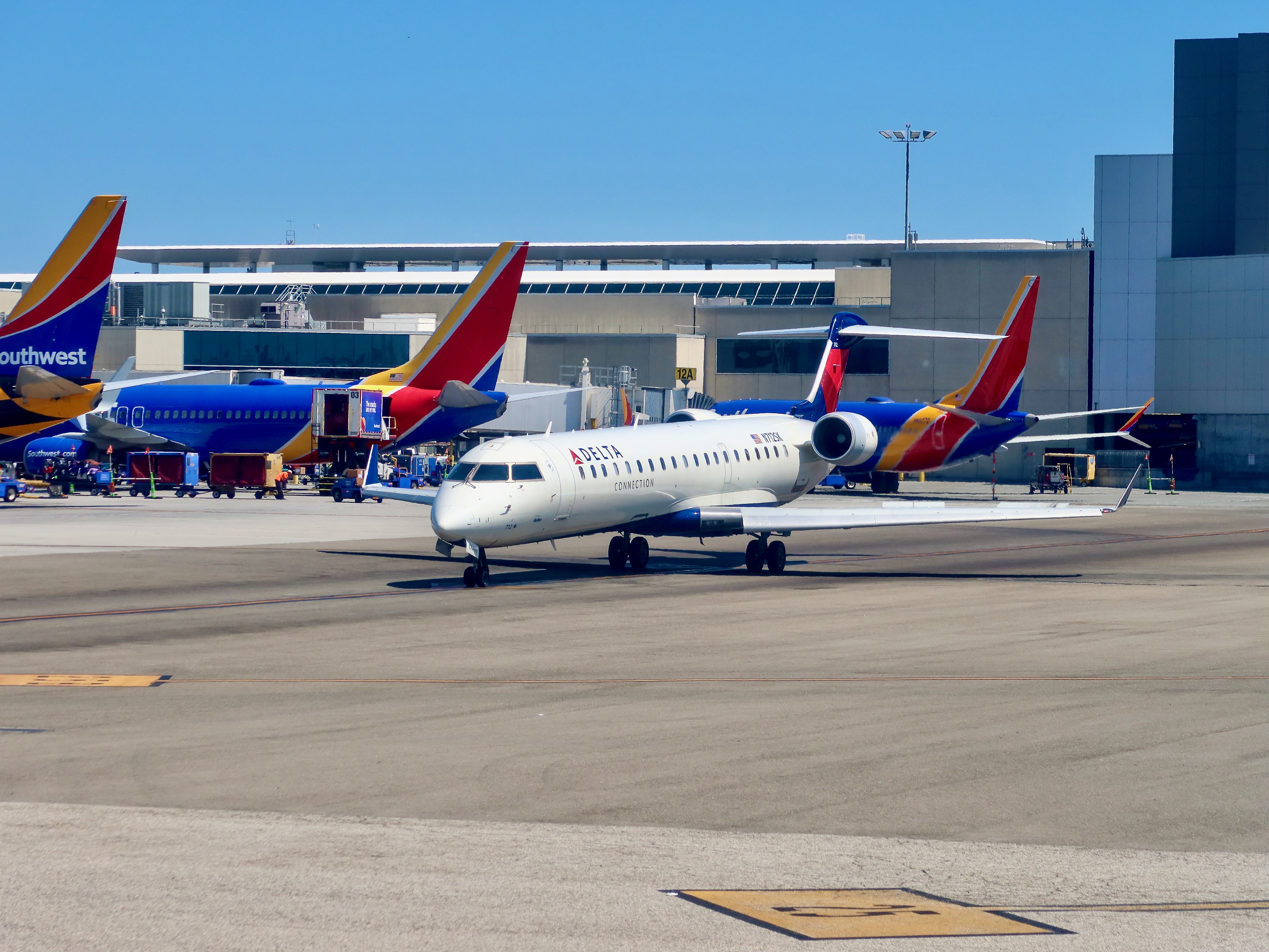SkyWest CRJ-700 N712SK