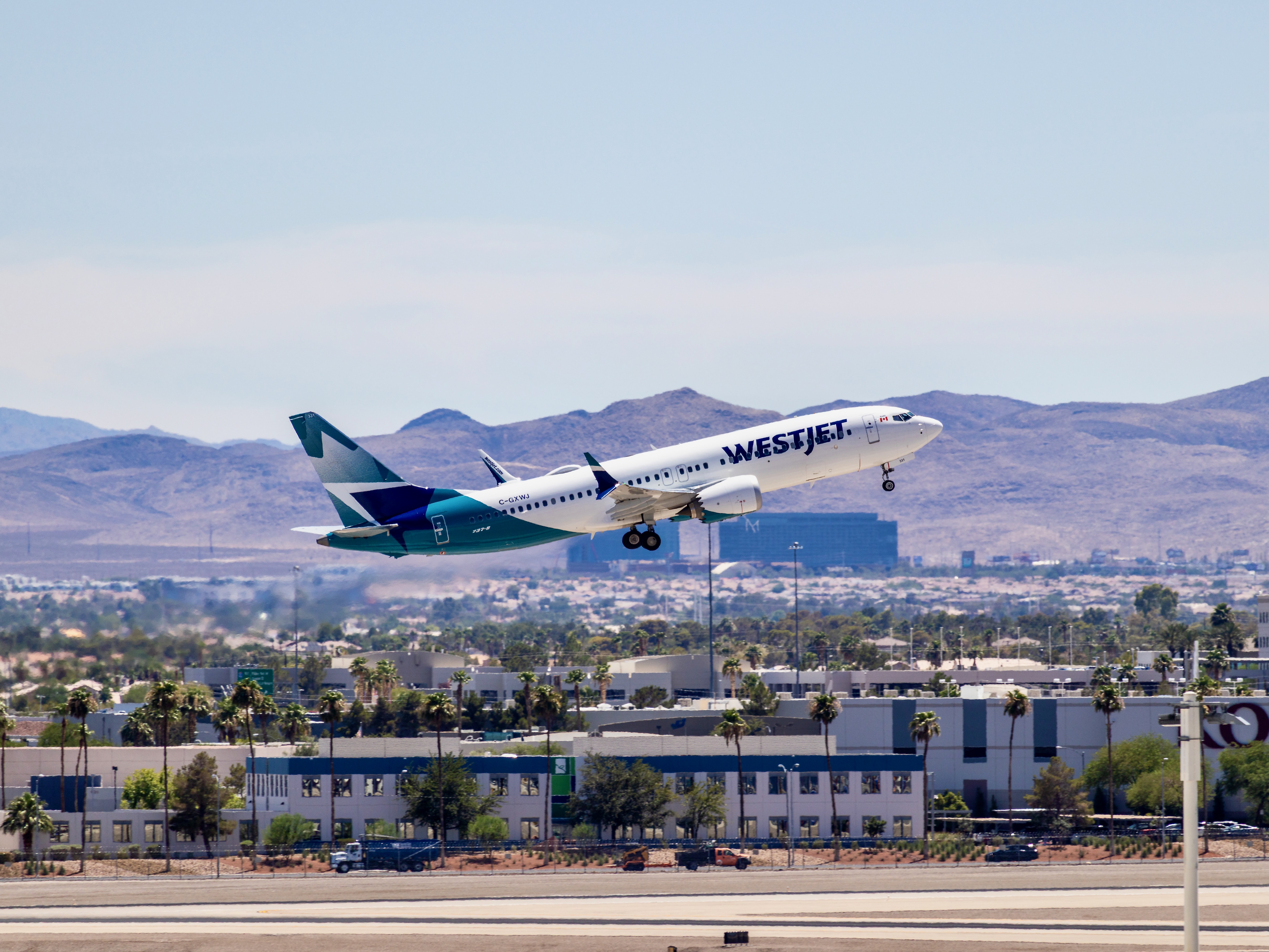 WestJet 737 MAX 8 C-GXWJ