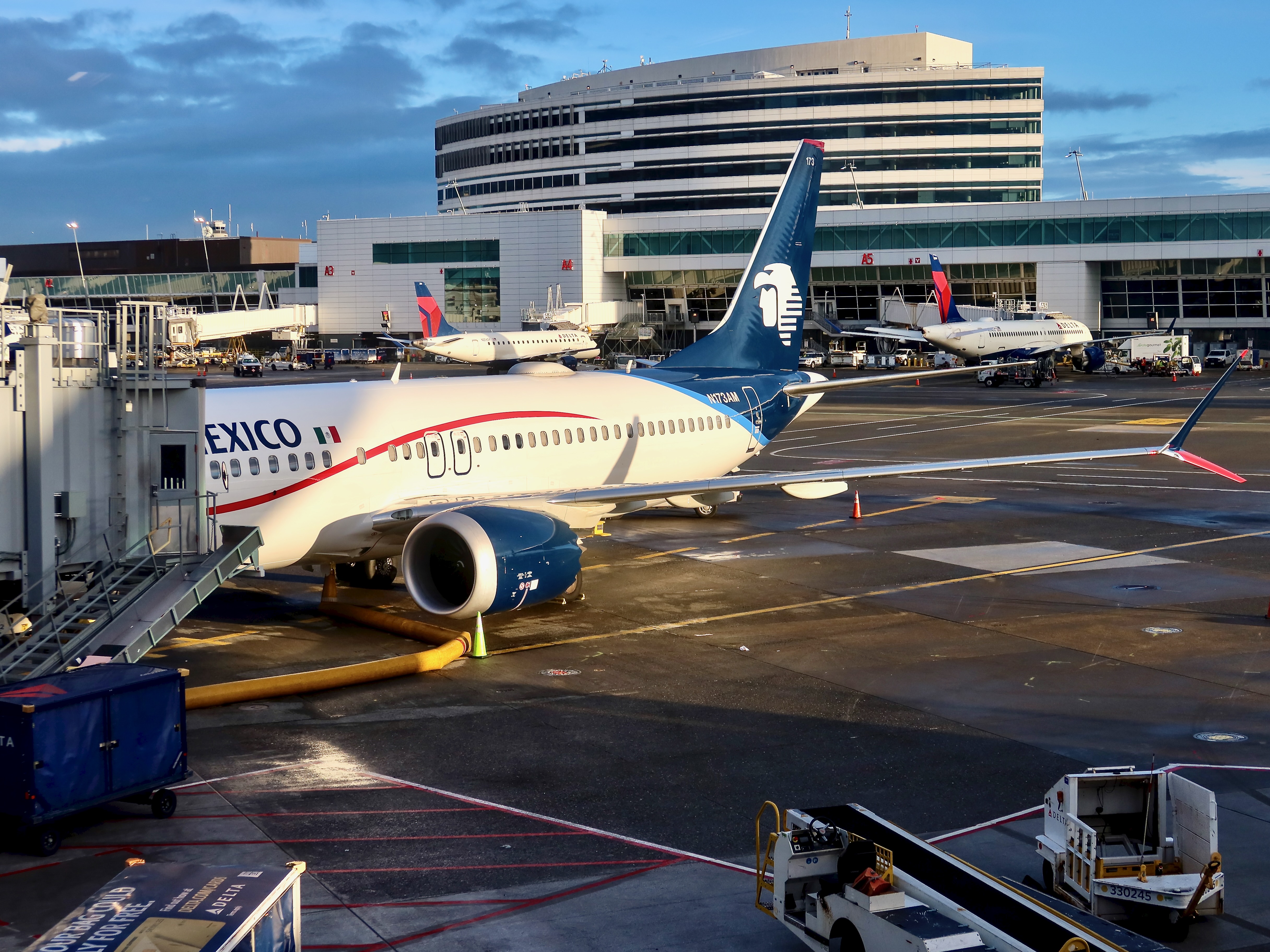 AeroMexico 737 MAX 8 N173AM