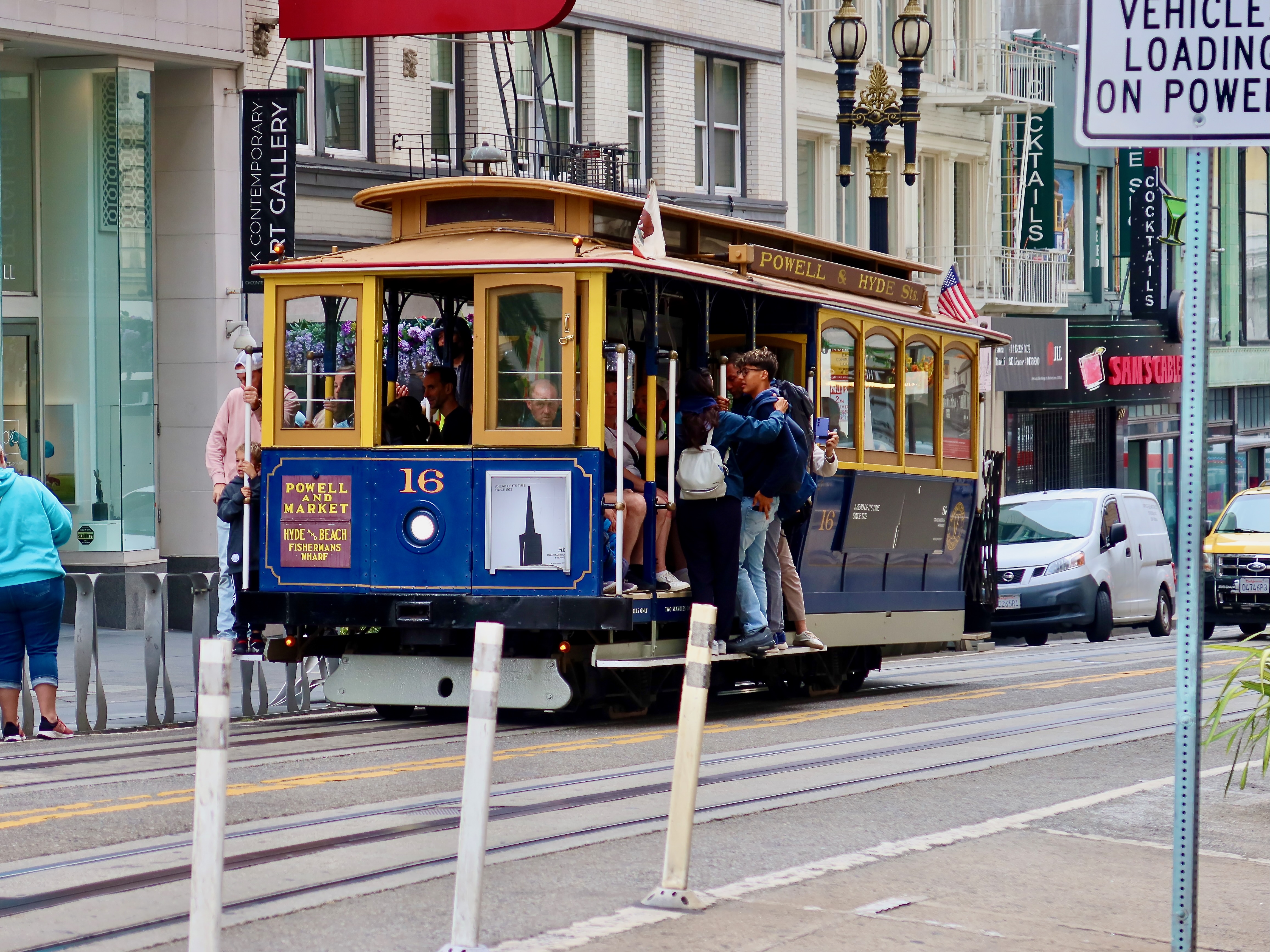 Muni Muni shops cable car 16