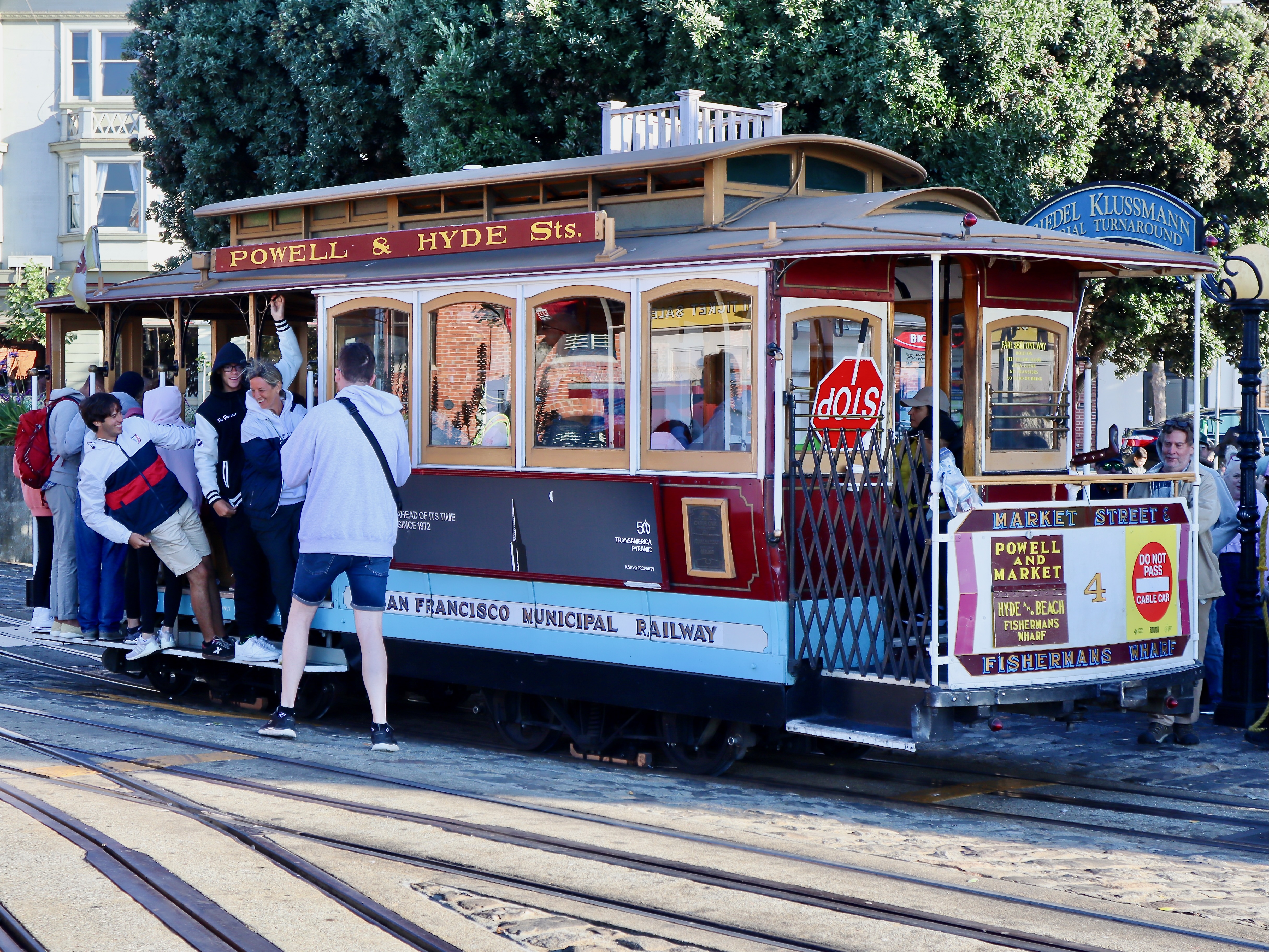 Muni Muni shops cable car 4