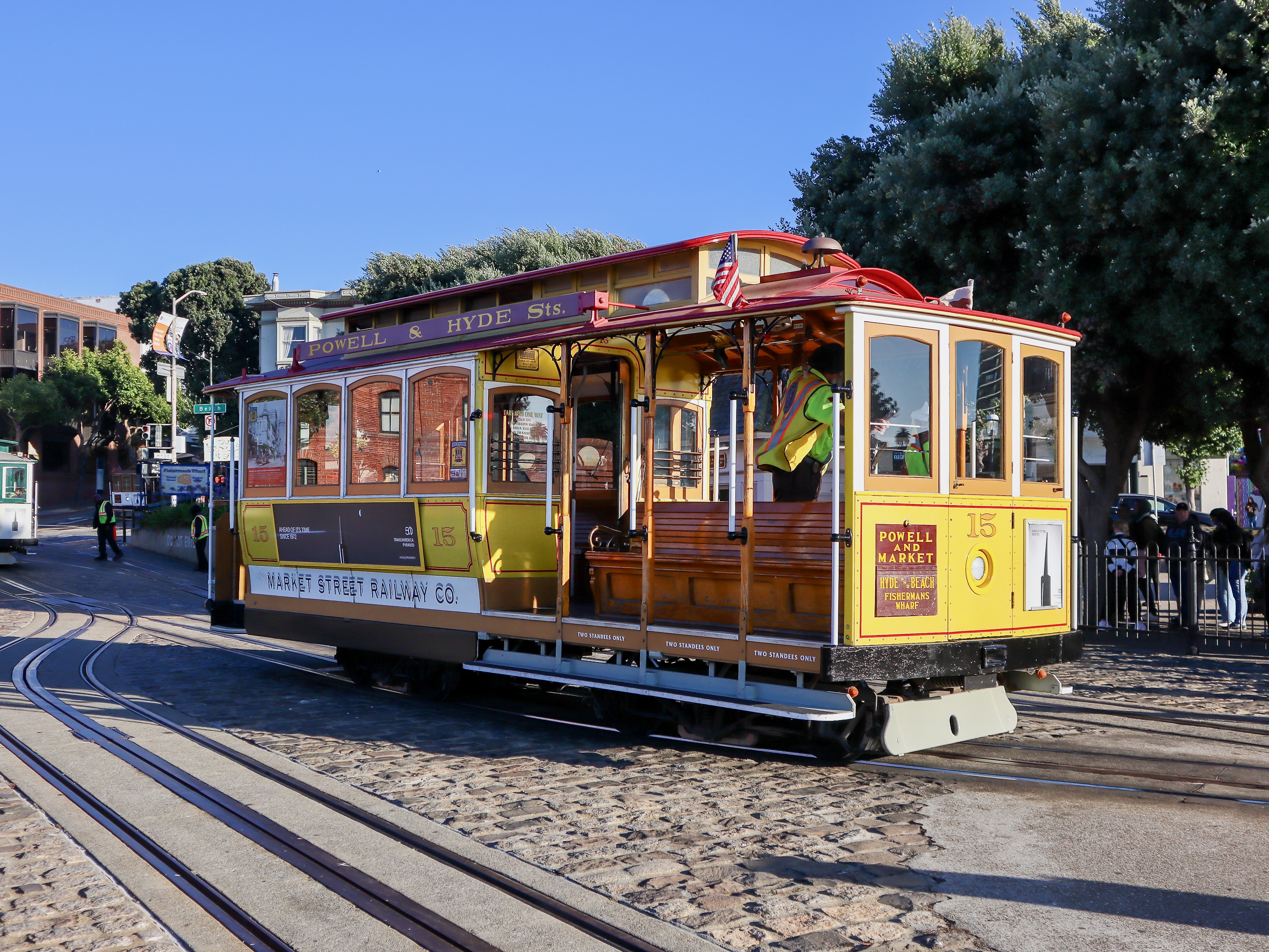 Muni Muni shops cable car 15